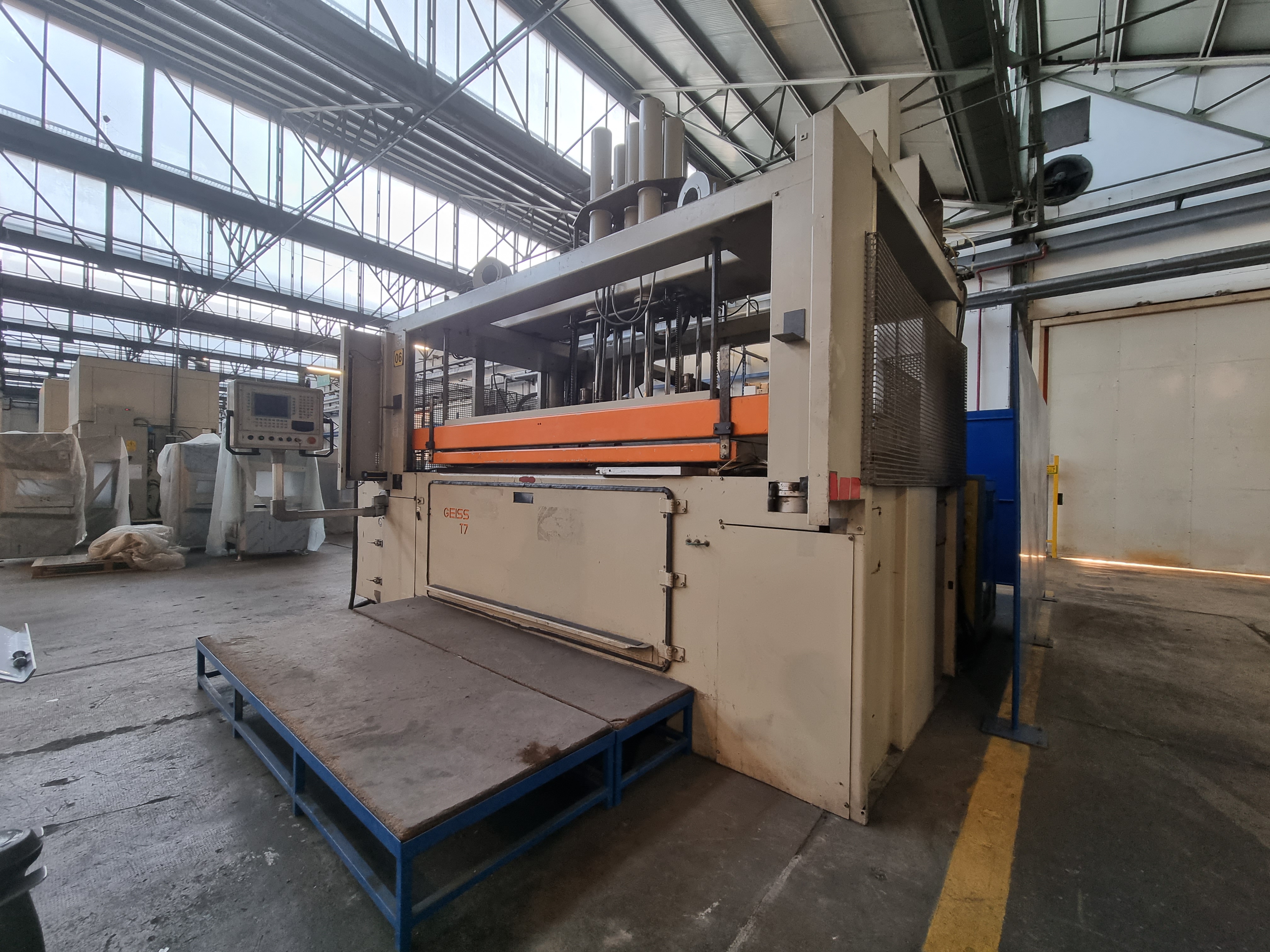 GEISS DU2040T7 - Termoformatrice da lastra twin-sheet in vendita - foto 9