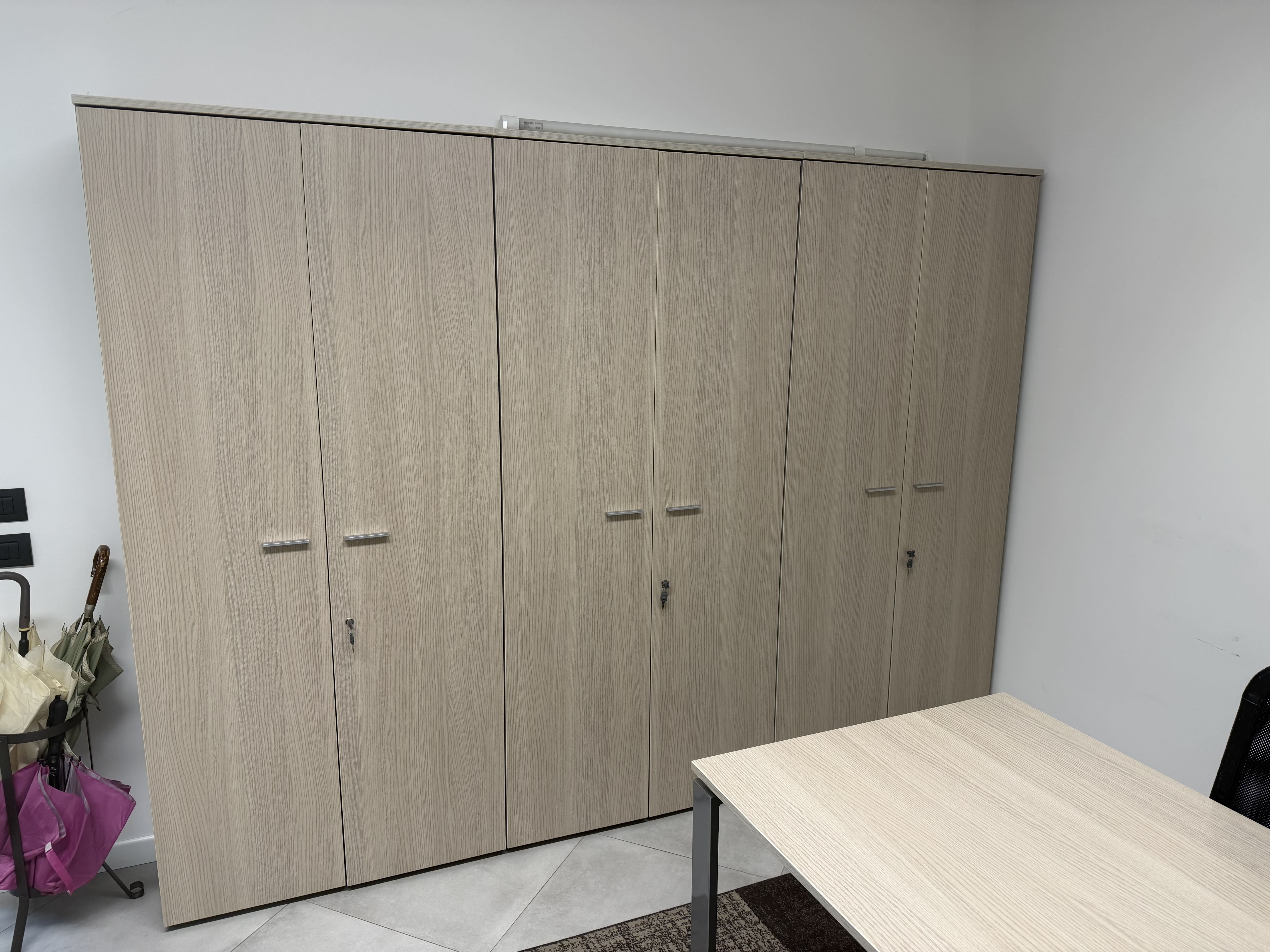 ARREDO UFFICIO COMPLETO – SCRIVANIE, ARMADI, SEDIE in vendita - foto 8