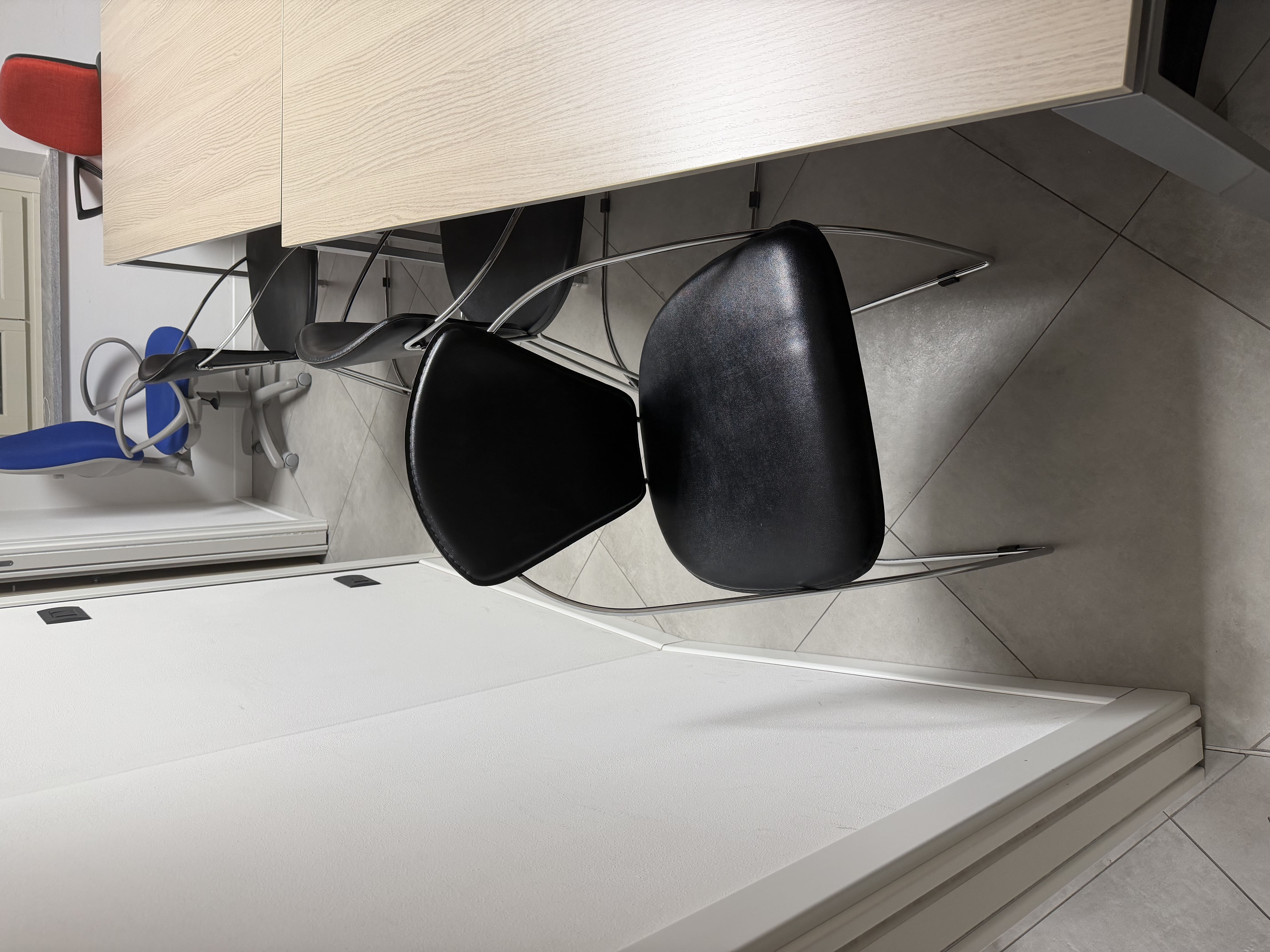 ARREDO UFFICIO COMPLETO – SCRIVANIE, ARMADI, SEDIE in vendita - foto 5