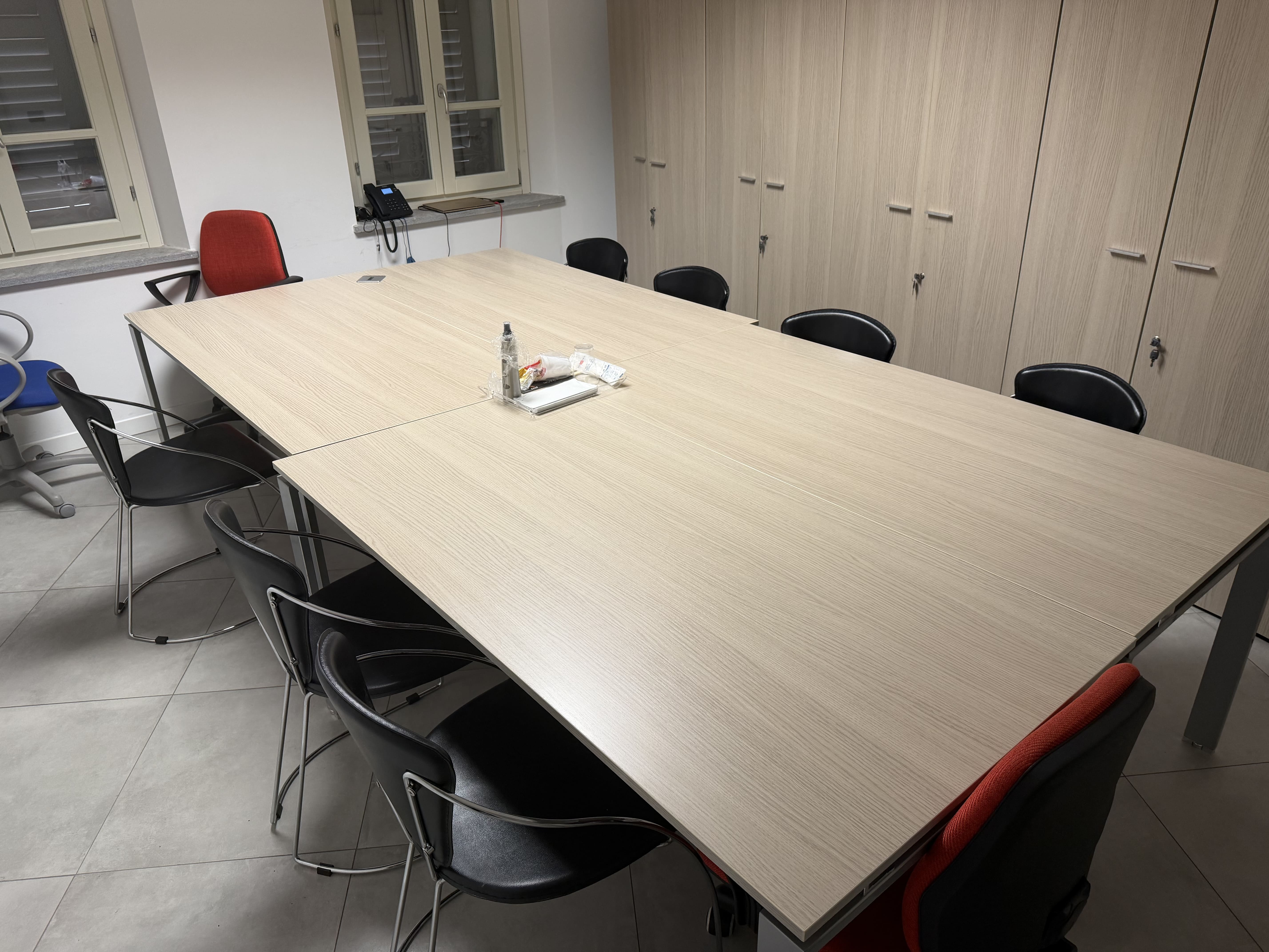 ARREDO UFFICIO COMPLETO – SCRIVANIE, ARMADI, SEDIE in vendita - foto 6
