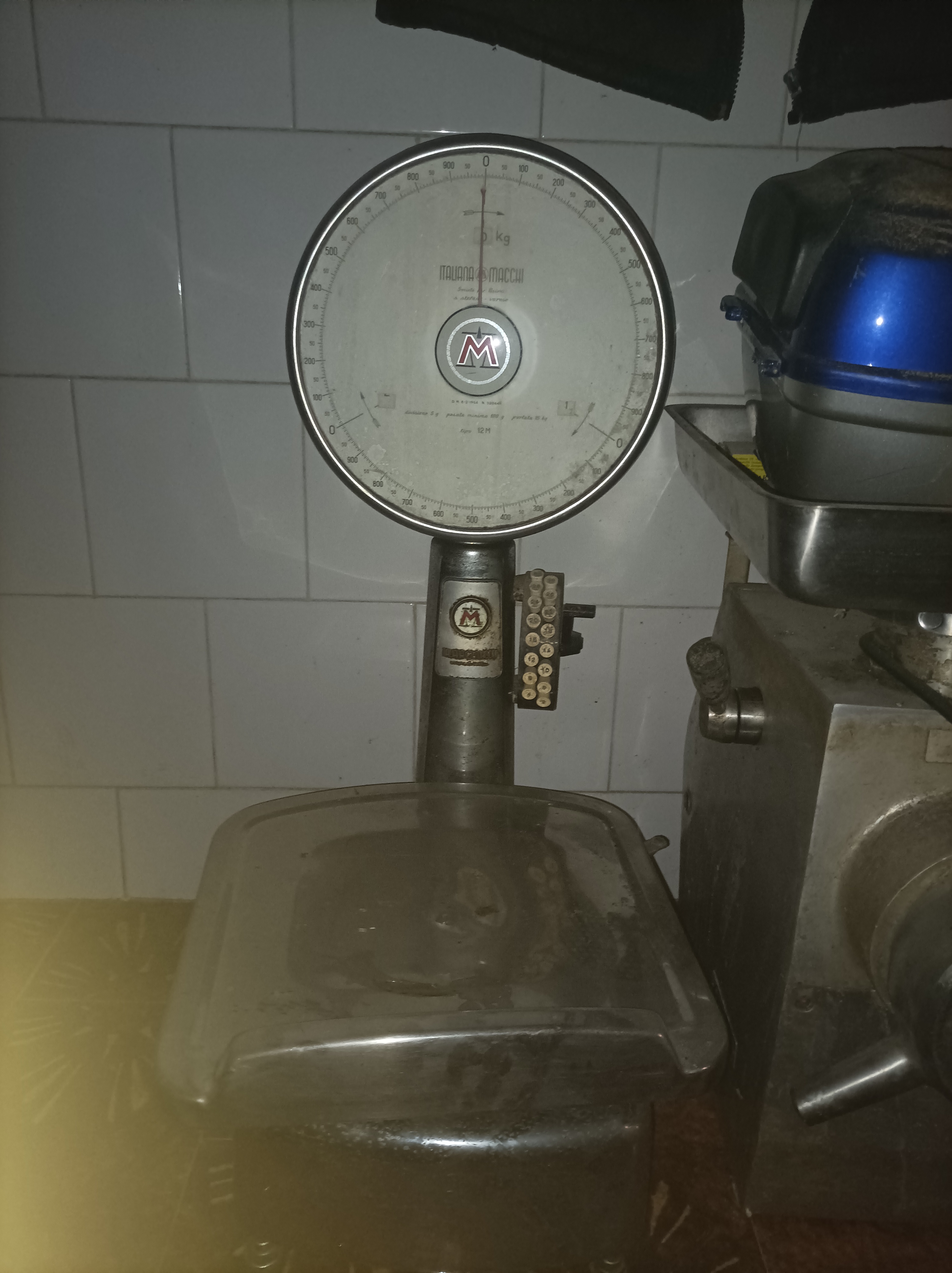 Bilancia e tritacarne da macelleria  in vendita - foto 1