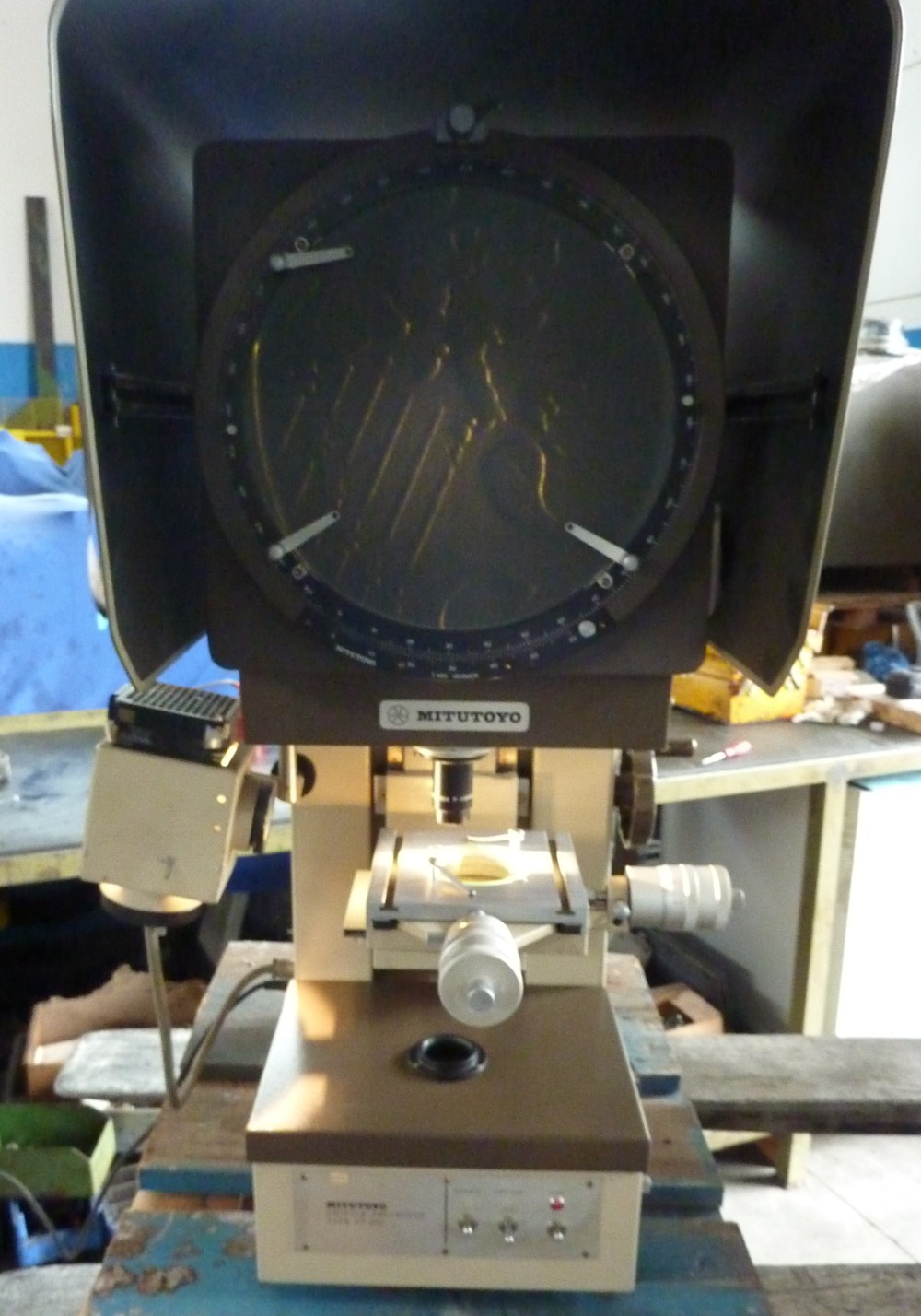 Proiettore di profili Mitutoyo modello PJ-250C in vendita - foto 3