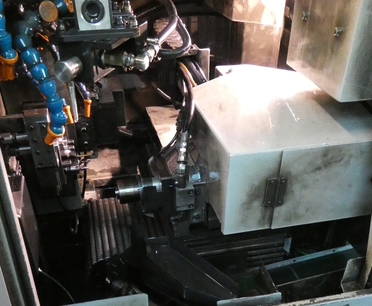 Tornio a fantina mobile Tsugami completo di caricatore in vendita - foto 6