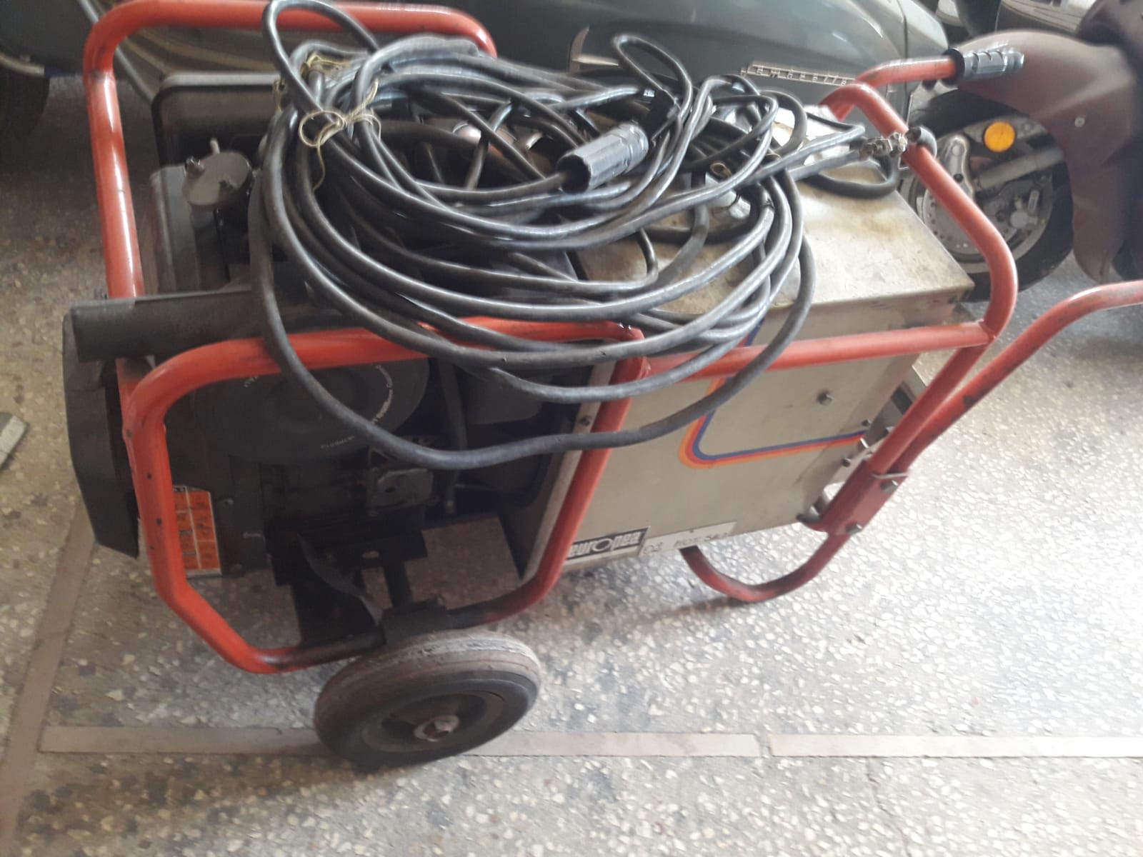 LAVORAZIONE FERRO E ALLUMINIO in vendita - foto 3