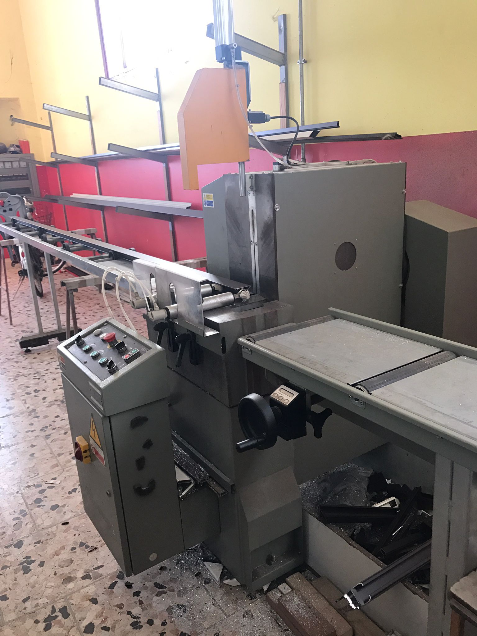 LAVORAZIONE FERRO E ALLUMINIO in vendita - foto 6