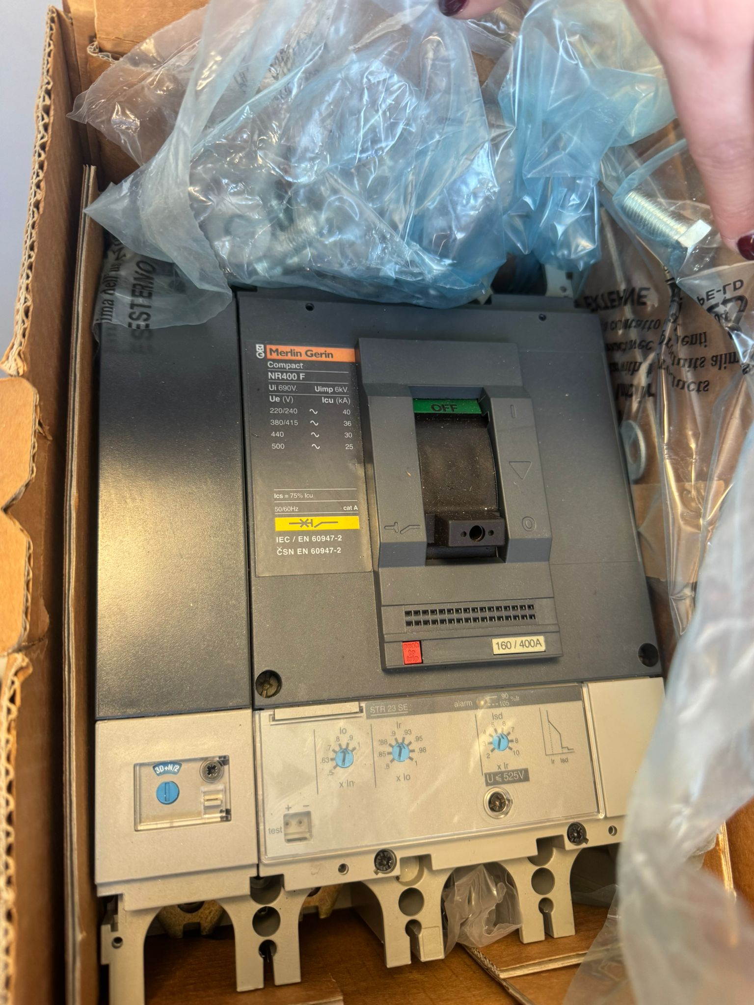 Interruttori automatici Merlin Gerin Compact NR400 F in vendita - foto 1