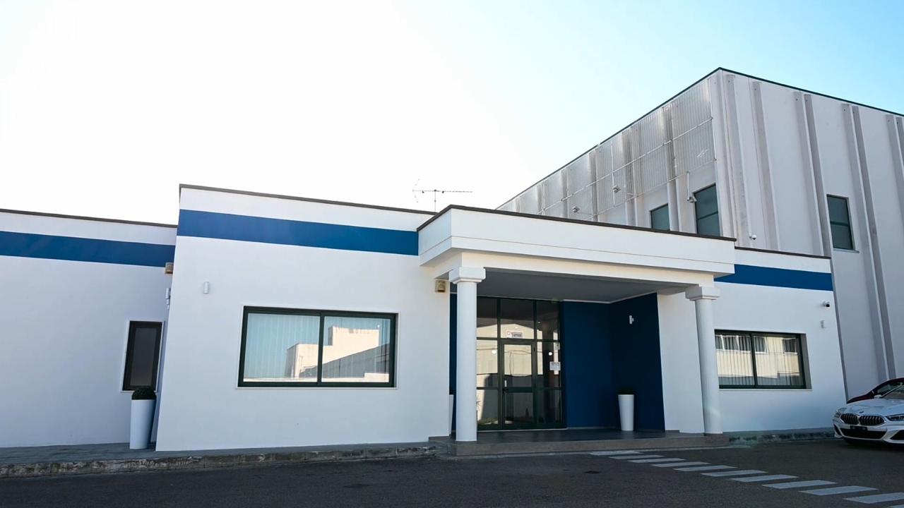 Capannone industriale con 8 celle frigo e piazzale in vendita - foto 3