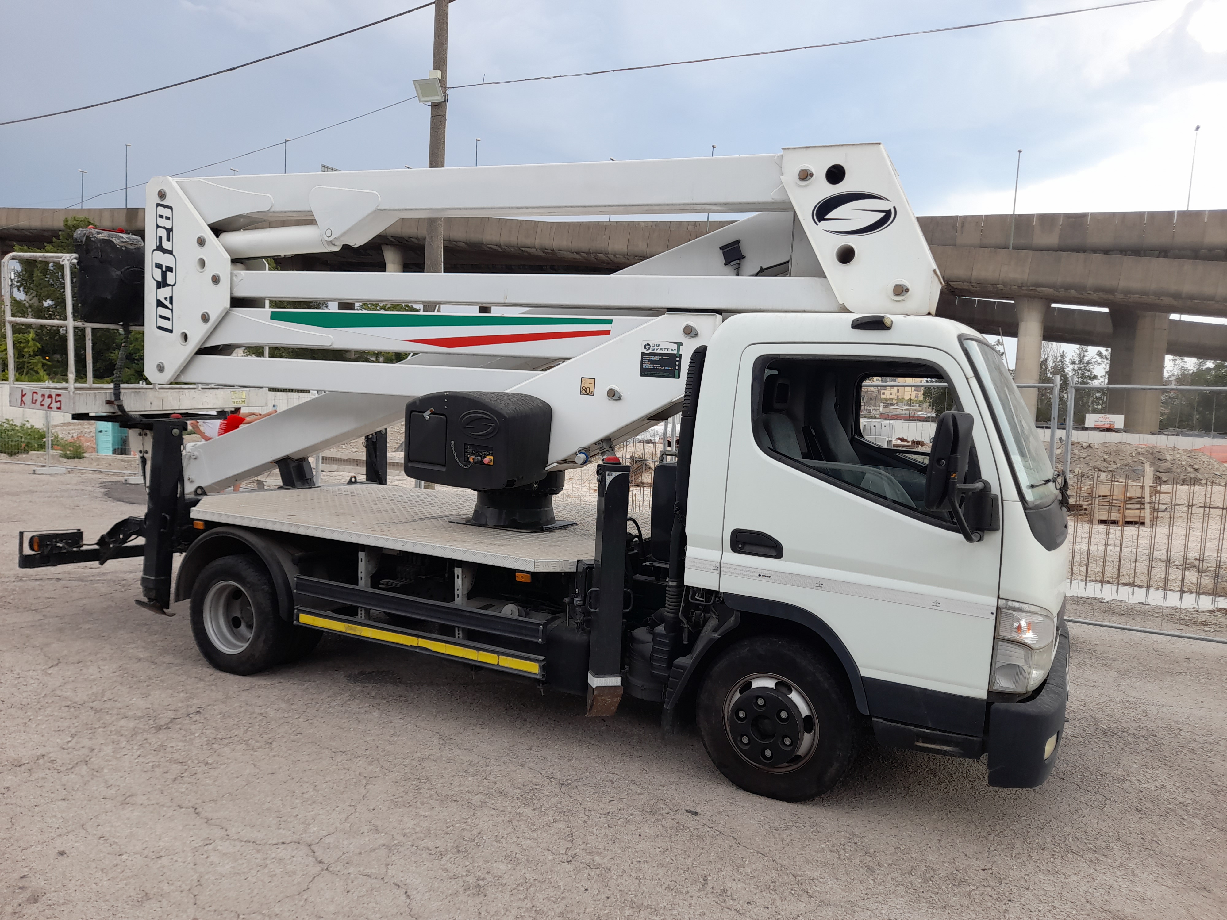 AUTOCESTELLO Mitsubishi Fuso Canter (SOCAGE 28m) in vendita - foto 3