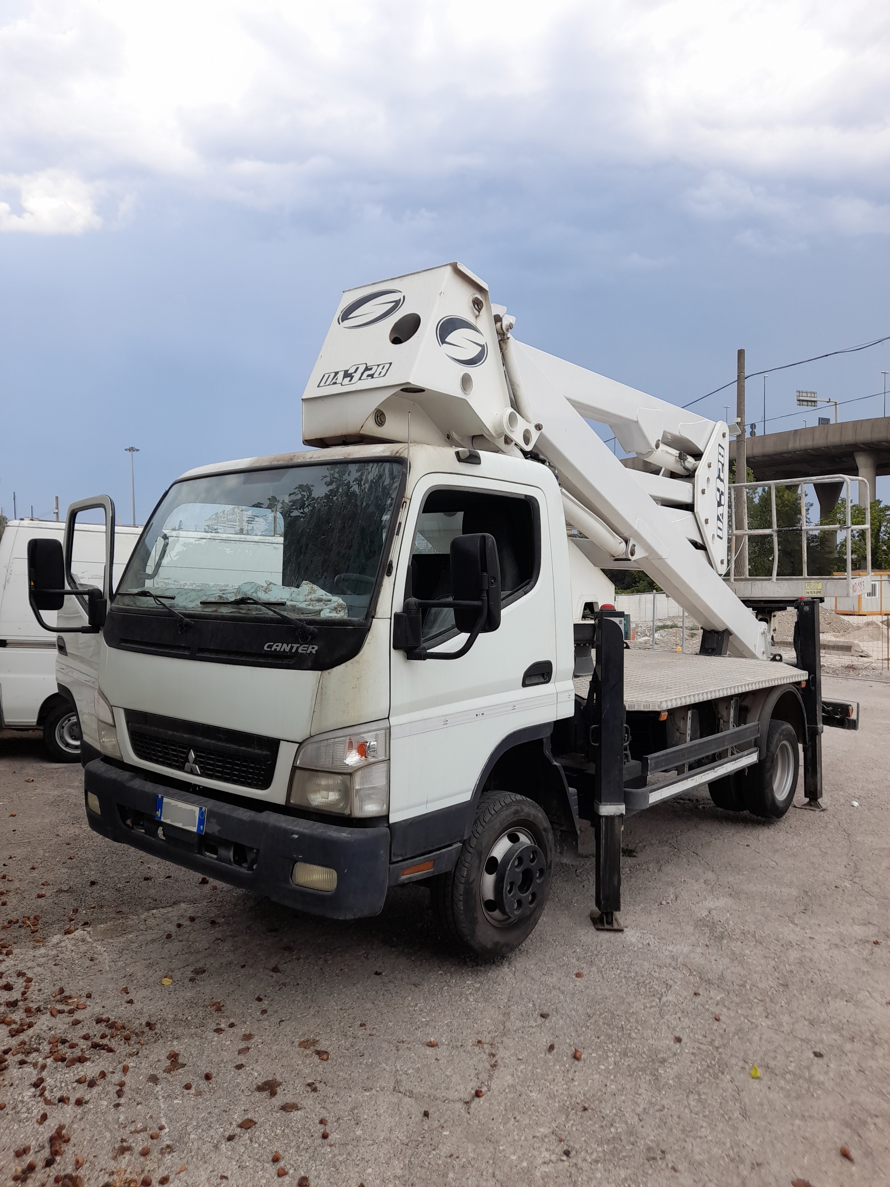 AUTOCESTELLO Mitsubishi Fuso Canter (SOCAGE 28m) in vendita - foto 4