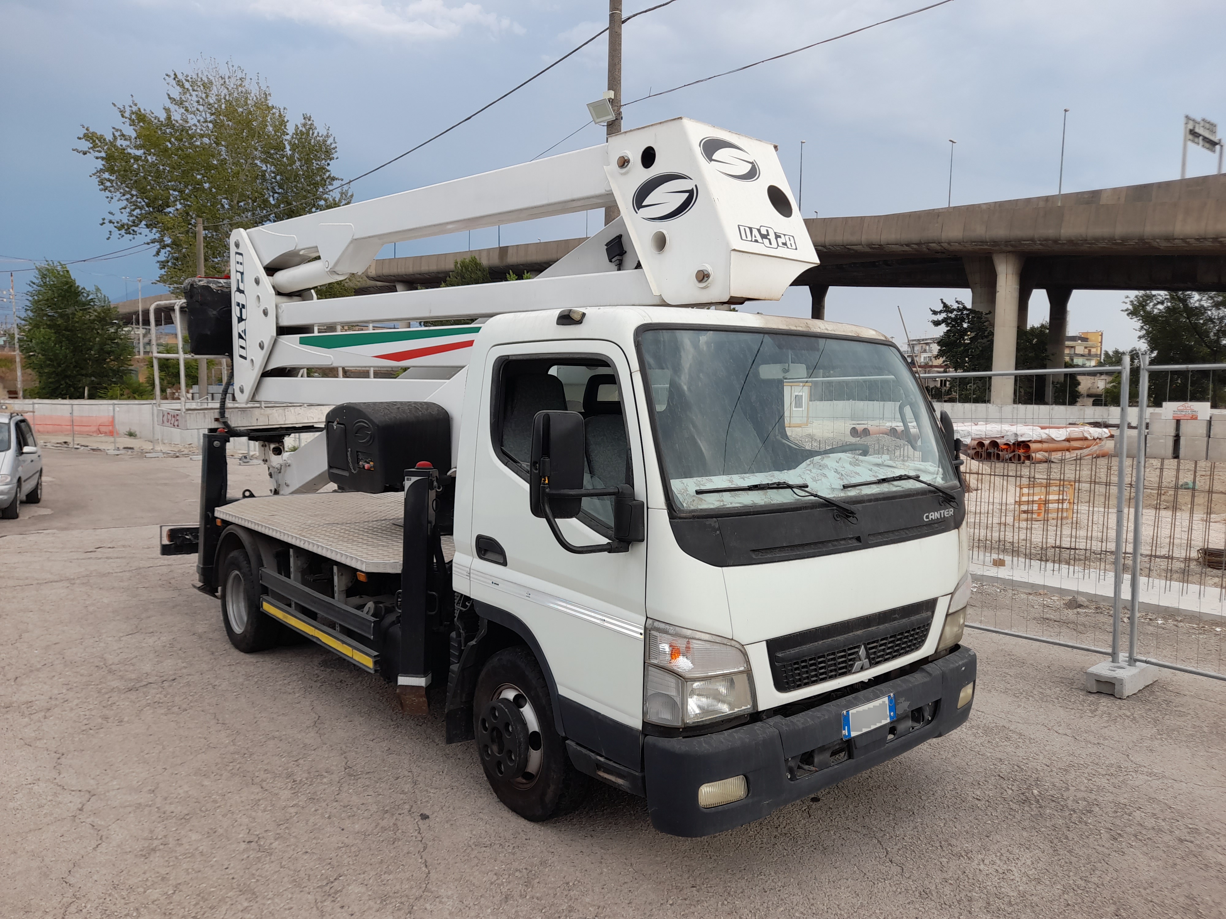 AUTOCESTELLO Mitsubishi Fuso Canter (SOCAGE 28m) in vendita - foto 2