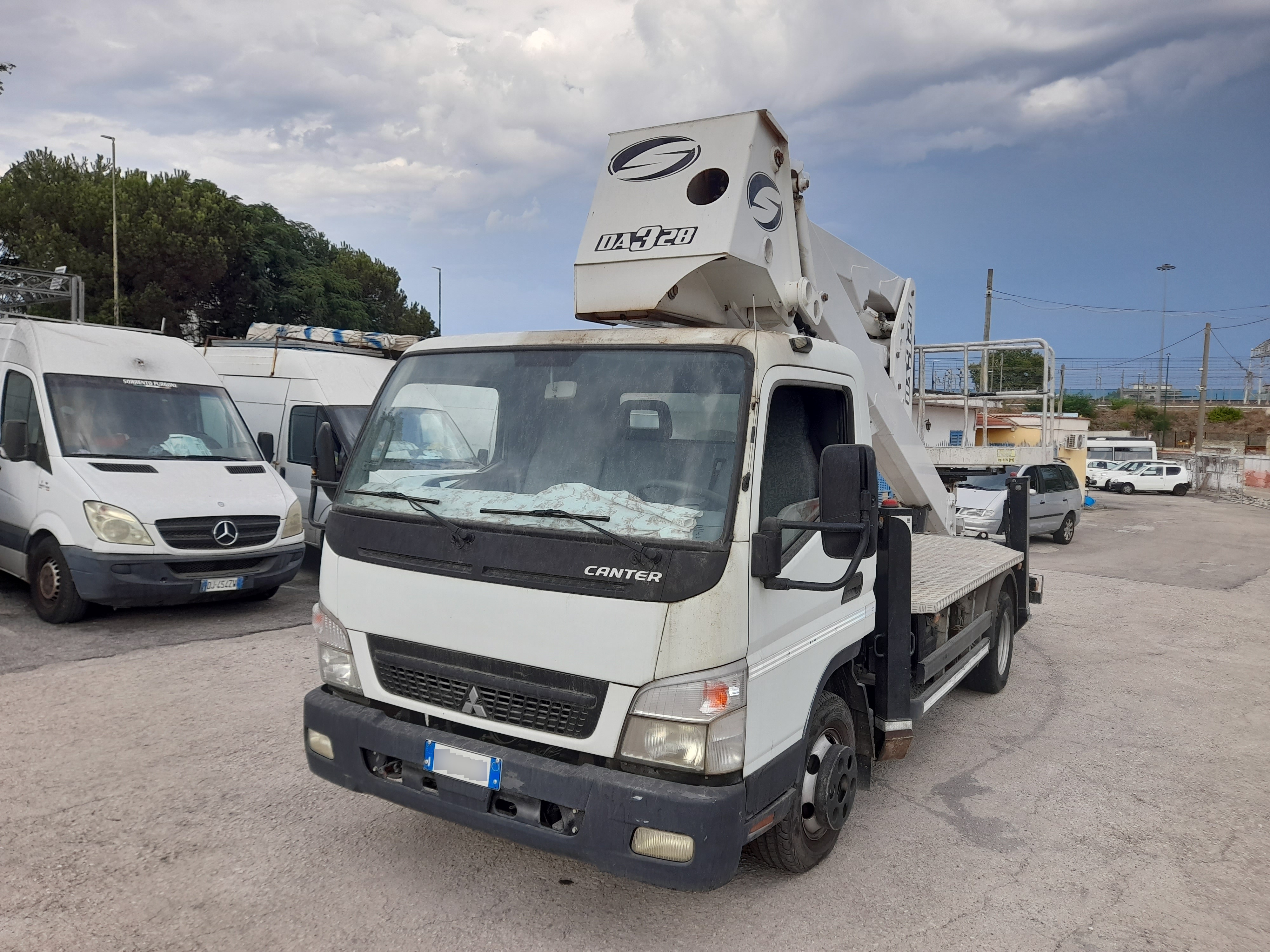 AUTOCESTELLO Mitsubishi Fuso Canter (SOCAGE 28m) in vendita - foto 1