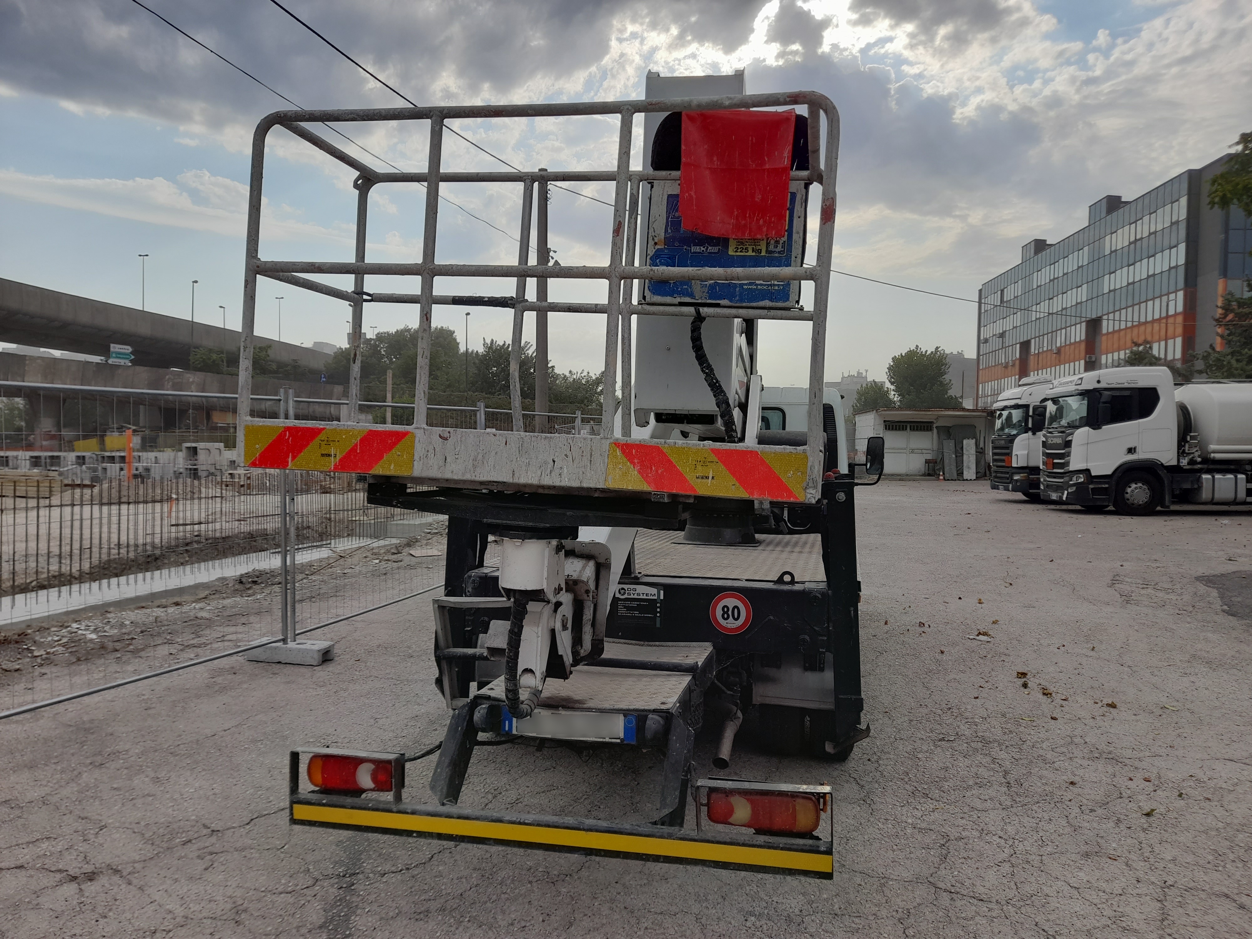 AUTOCESTELLO Mitsubishi Fuso Canter (SOCAGE 28m) in vendita - foto 9