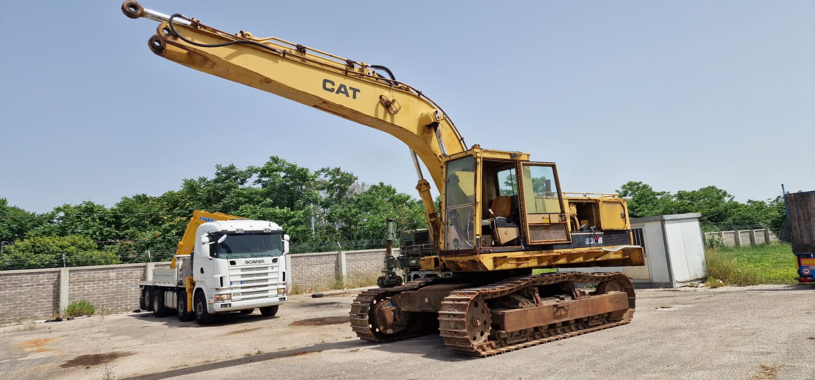 ESCAVATORE CINGOLATO CATERPILLAR mod: 235B in vendita - foto 1