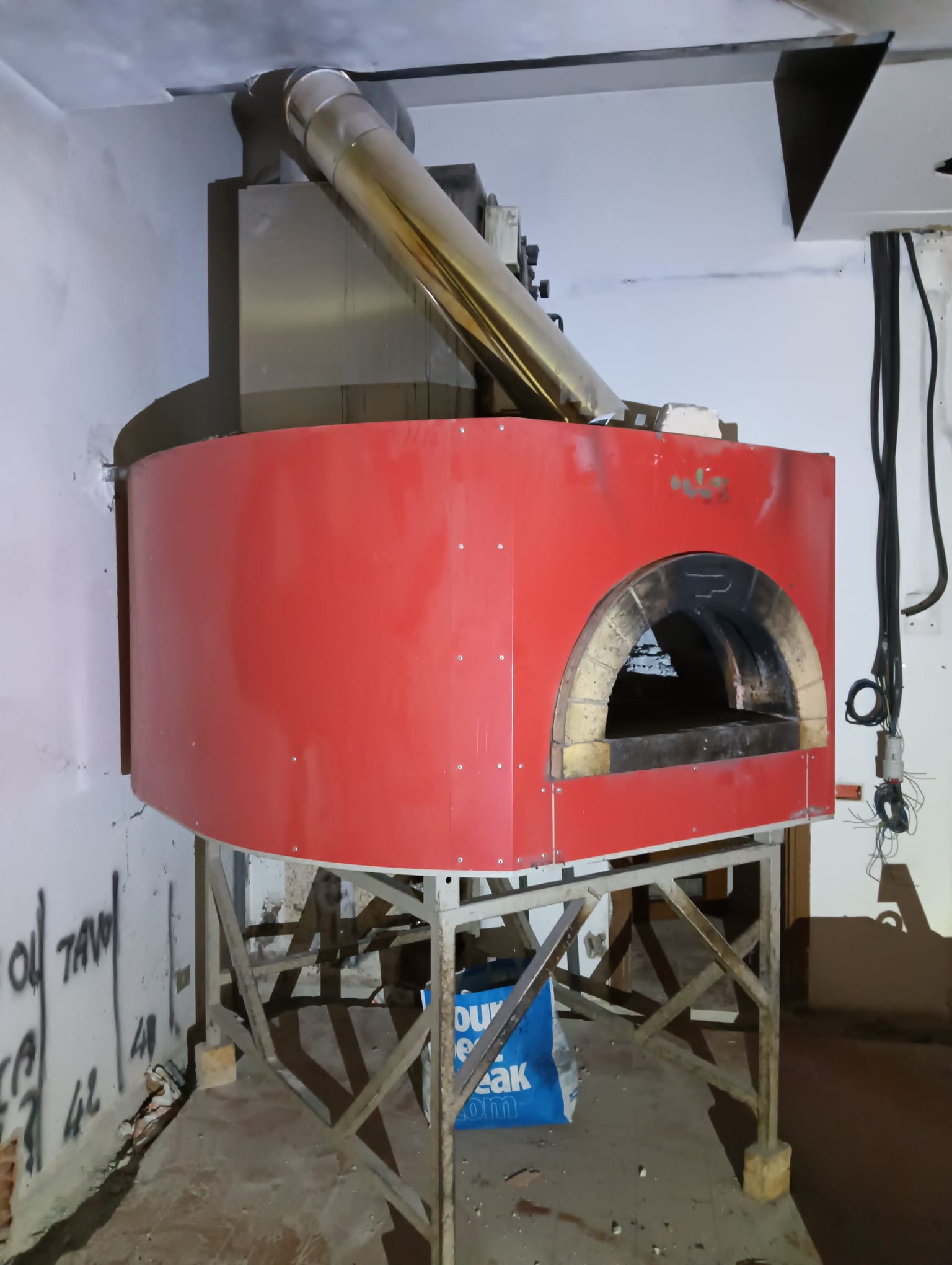 Forno a legna pizzeria con abbattitore fumi in vendita - foto 2