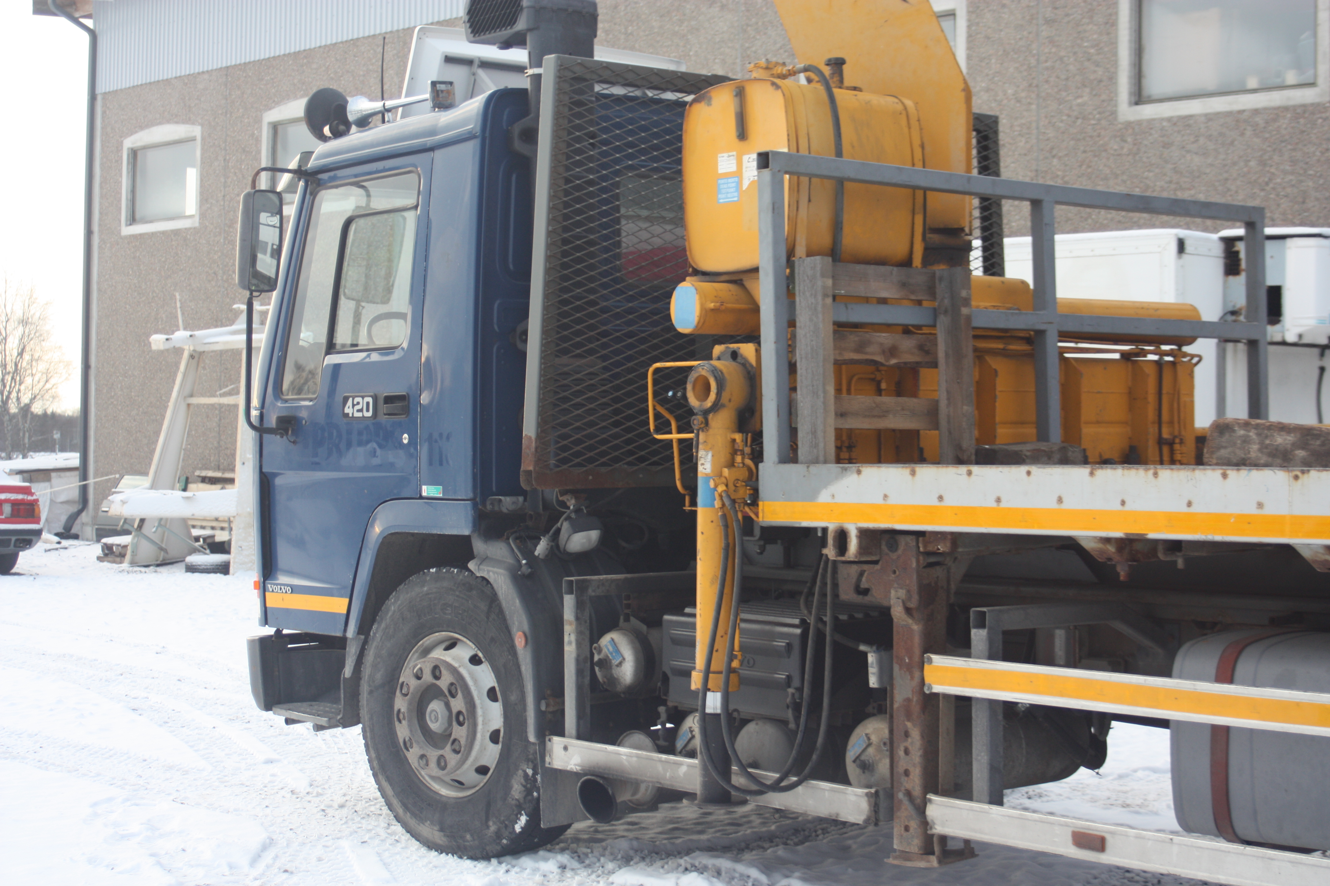 Volvo con gru in vendita - foto 2
