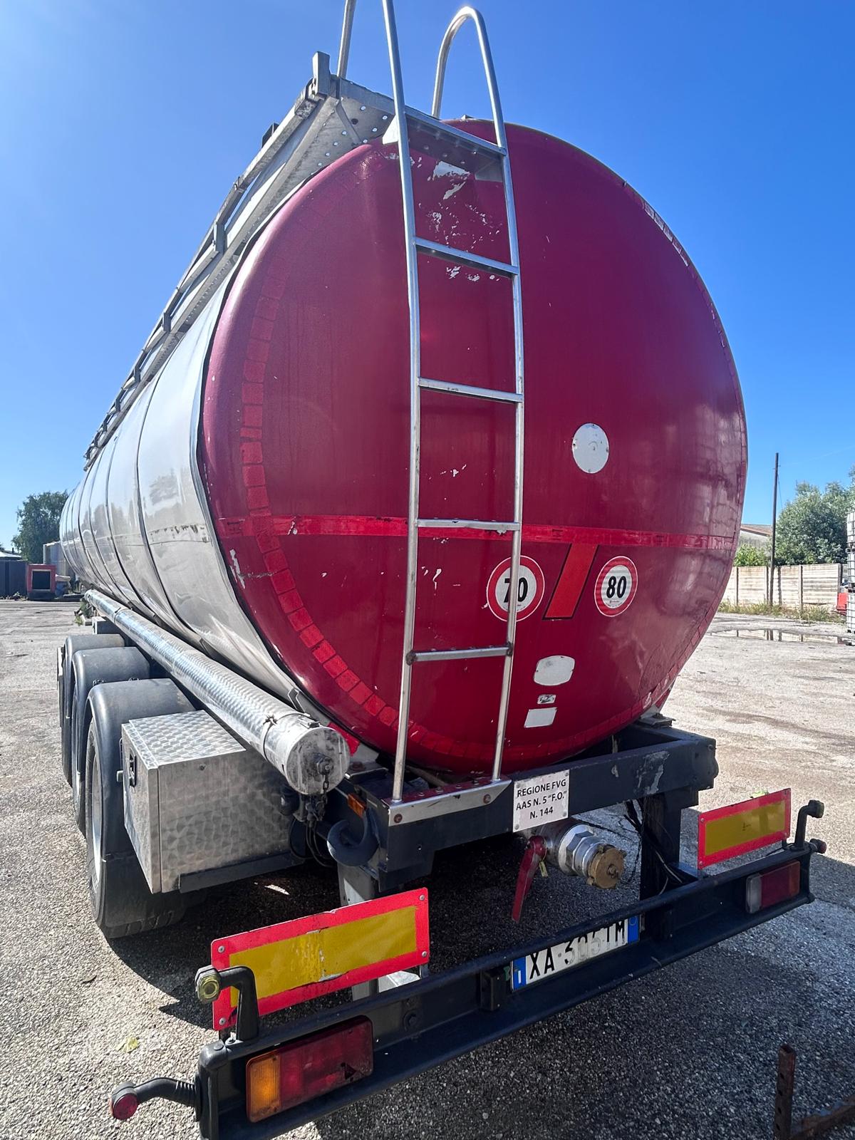 SEMIRIMORCHIO CON CISTERNA TRASPORTO LIQUIDI in vendita - foto 3