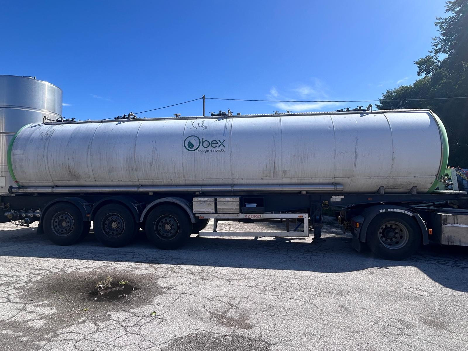 SEMIRIMORCHIO CON CISTERNA TRASPORTO LIQUIDI in vendita - foto 1