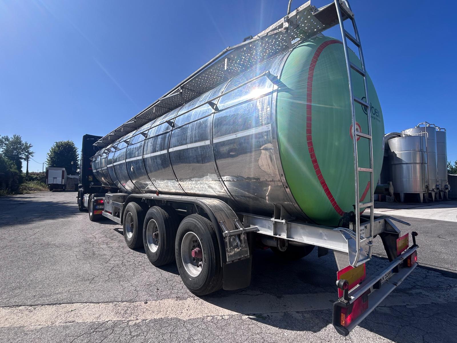 SEMIRIMORCHIO CON CISTERNA TRASPORTO LIQUIDI in vendita - foto 3