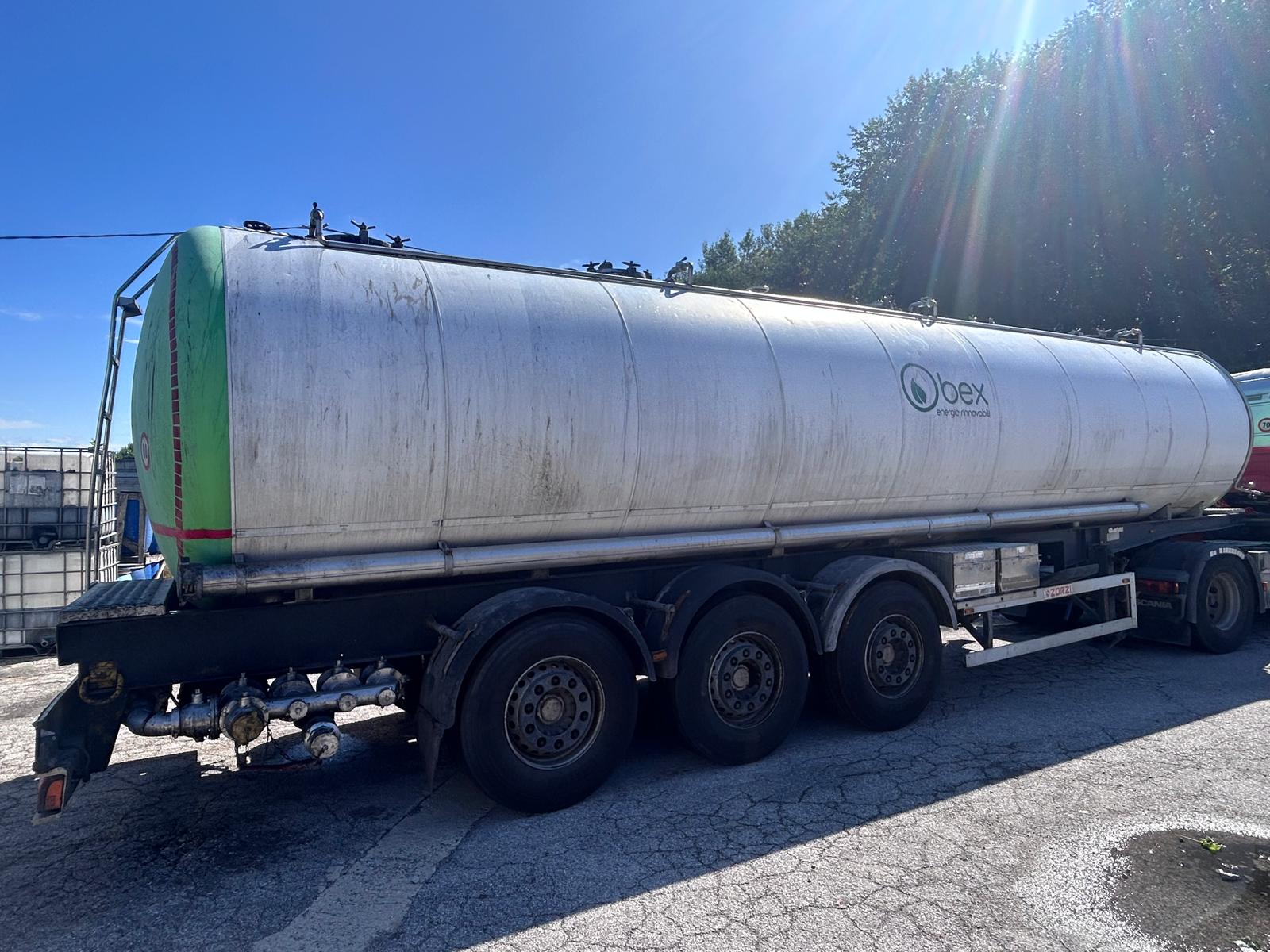 SEMIRIMORCHIO CON CISTERNA TRASPORTO LIQUIDI in vendita - foto 3