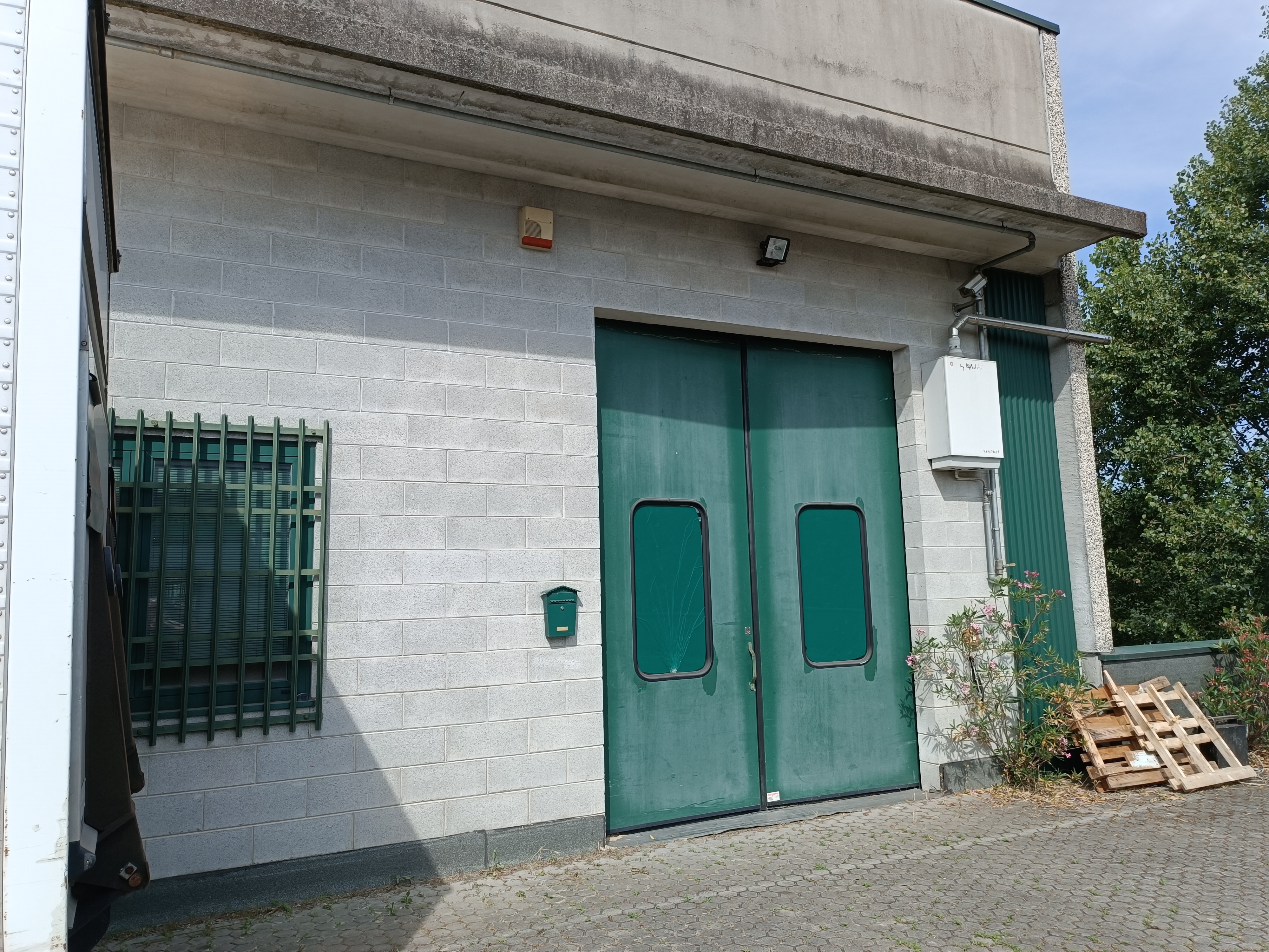 Esercizi commerciali in vendita