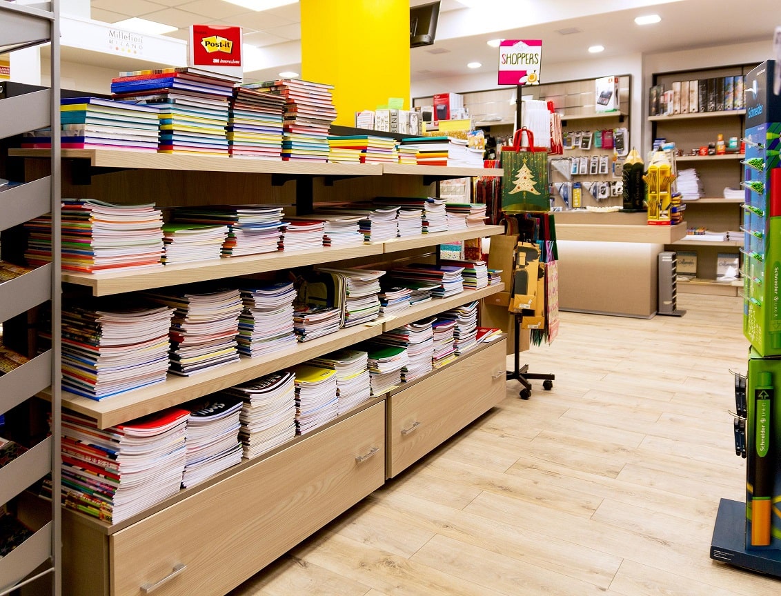 ARREDAMENTO PER NEGOZIO COMMERCIALE in vendita - foto 2