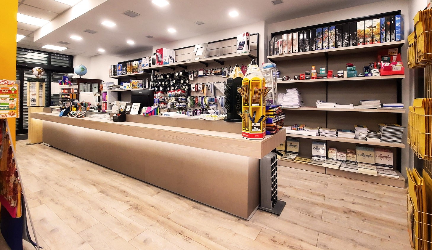 ARREDAMENTO PER NEGOZIO COMMERCIALE in vendita - foto 3