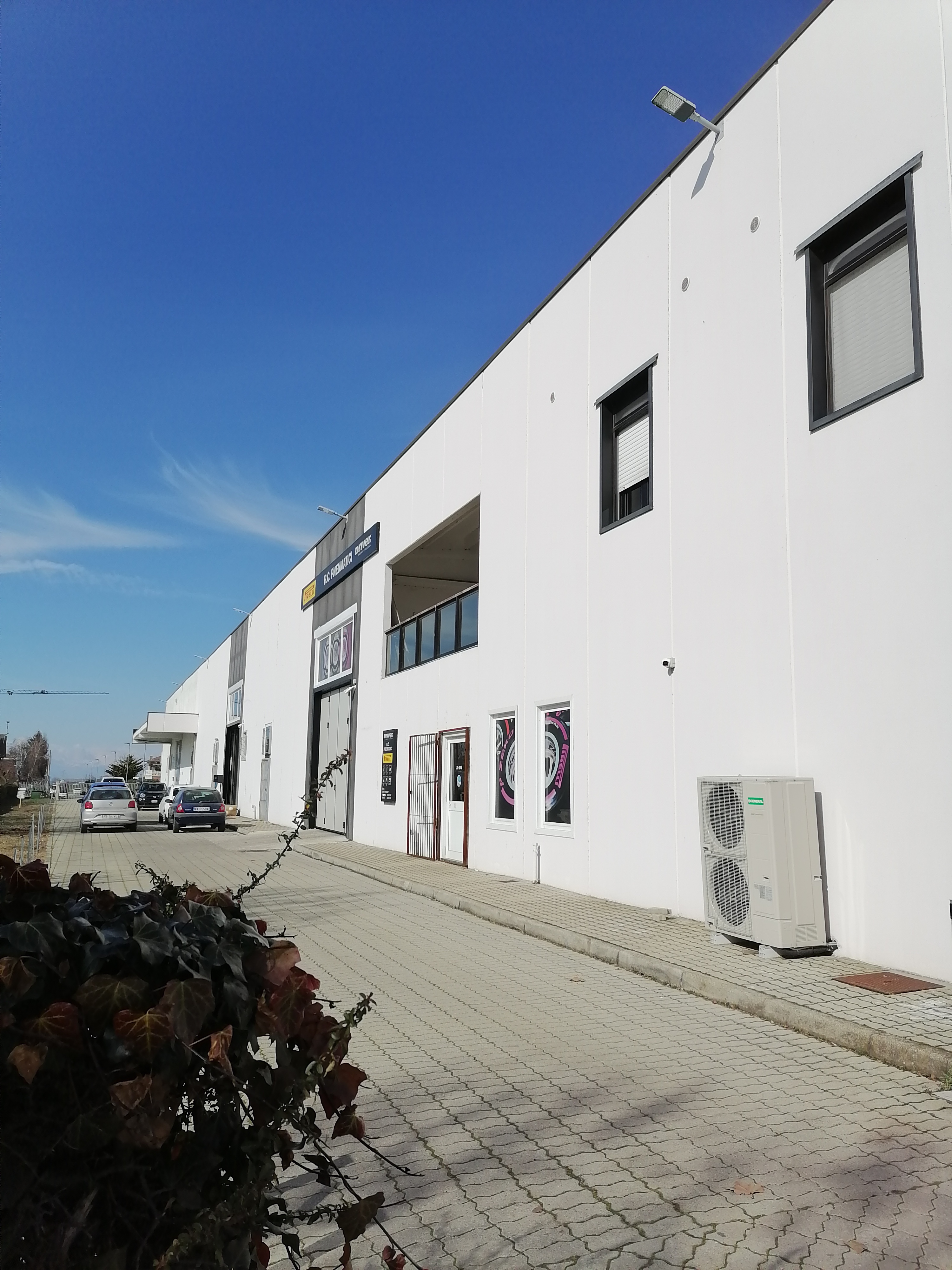 QUOTA 33 % OFFICINA GOMMISTA, AUTOLAVAGGI, CARBURANTI in vendita - foto 2