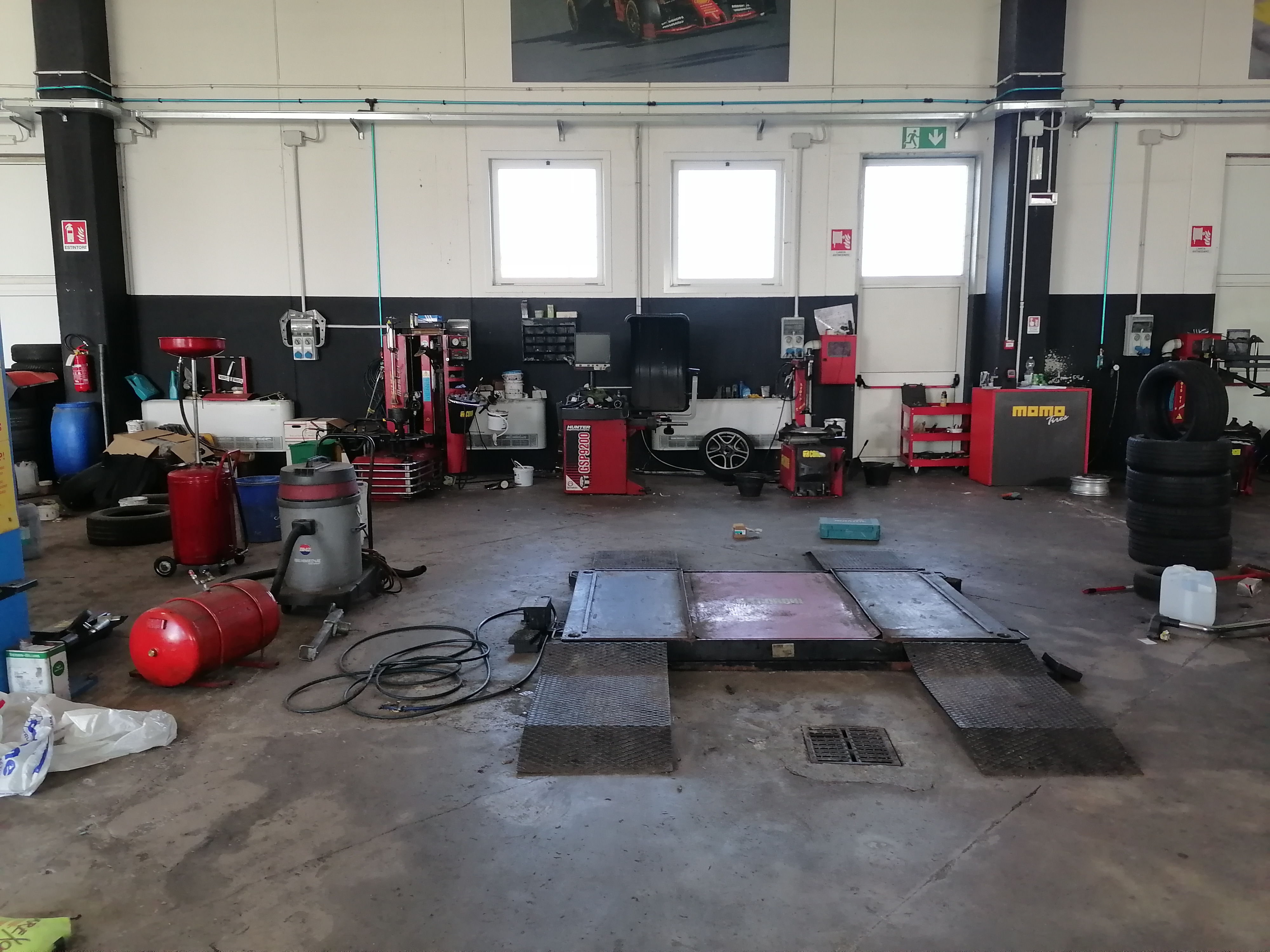 QUOTA 33 % OFFICINA GOMMISTA, AUTOLAVAGGI, CARBURANTI in vendita - foto 8