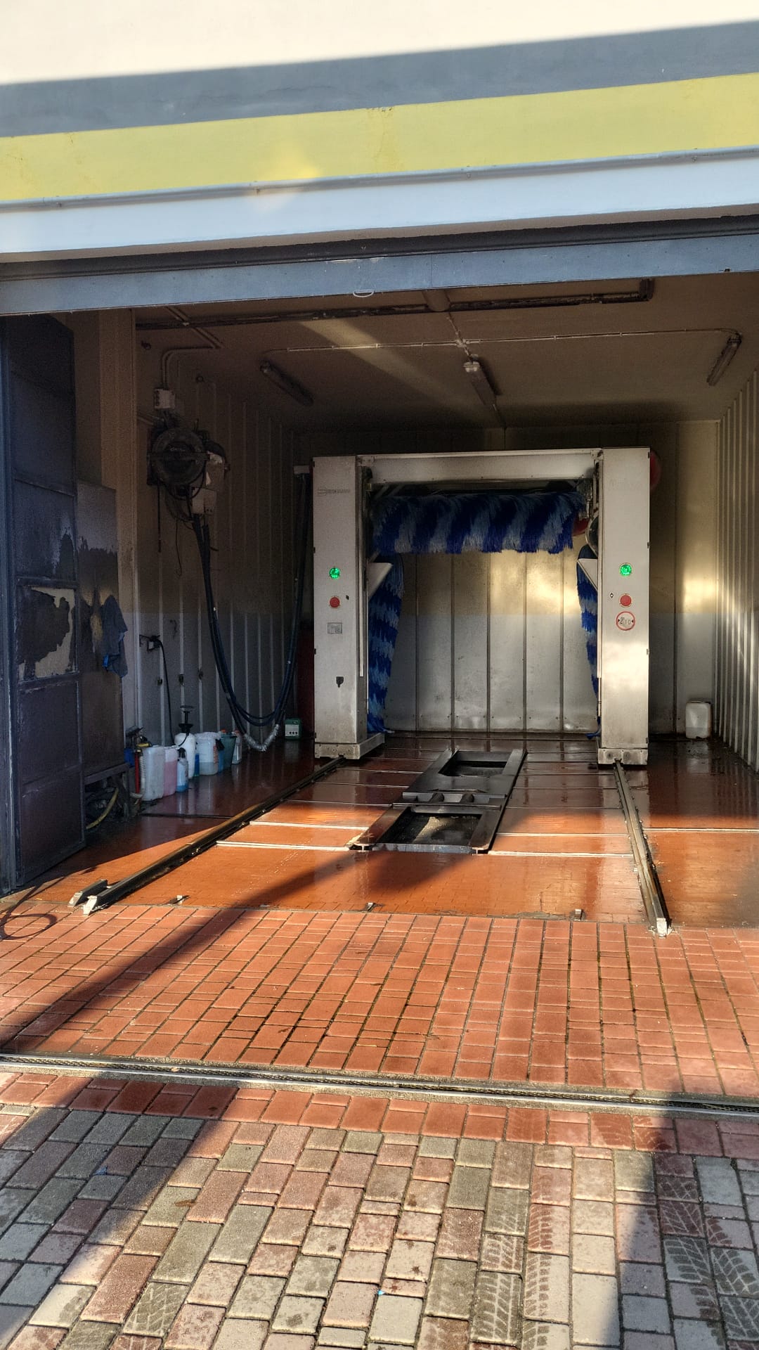 QUOTA 33 % OFFICINA GOMMISTA, AUTOLAVAGGI, CARBURANTI in vendita - foto 16