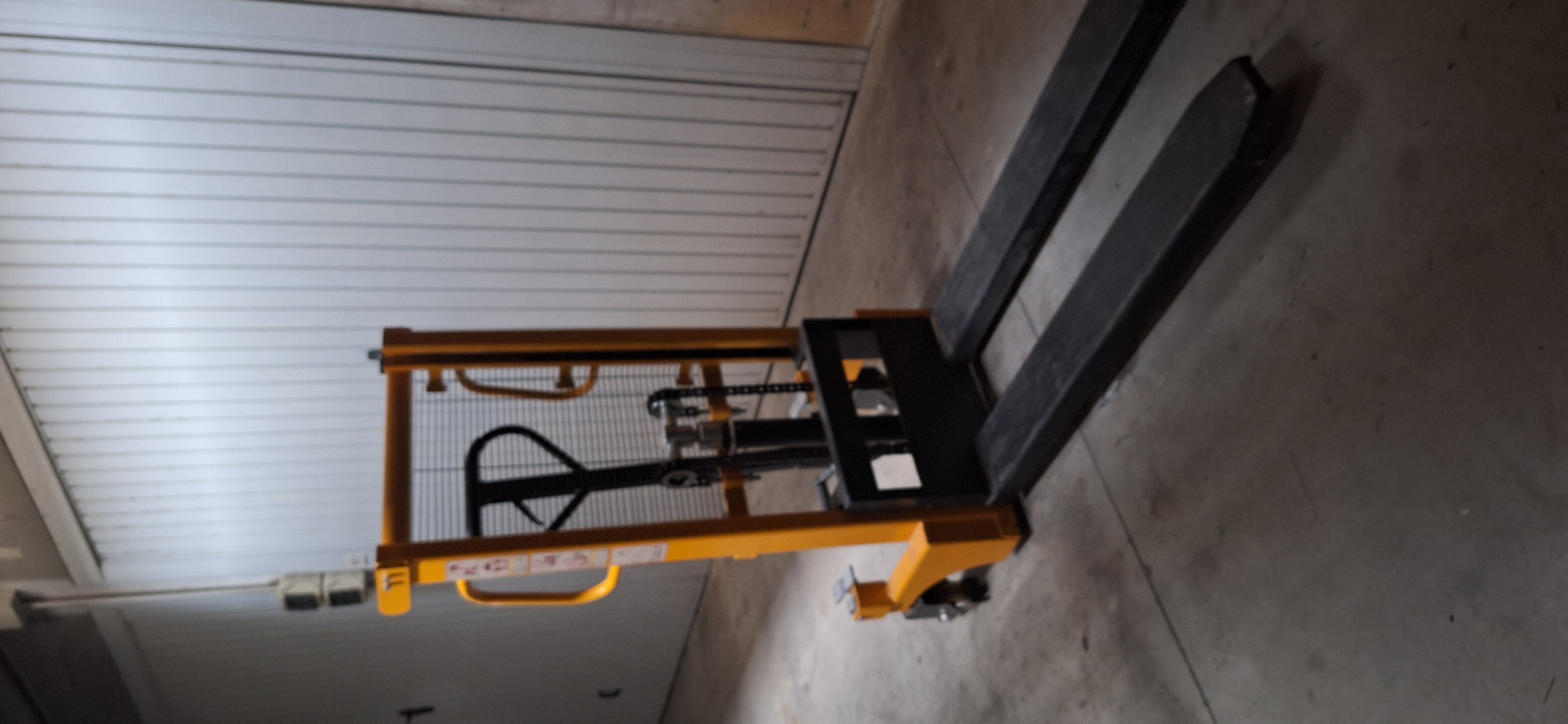 Stoccatore Levante portata kg.1000 in vendita - foto 1