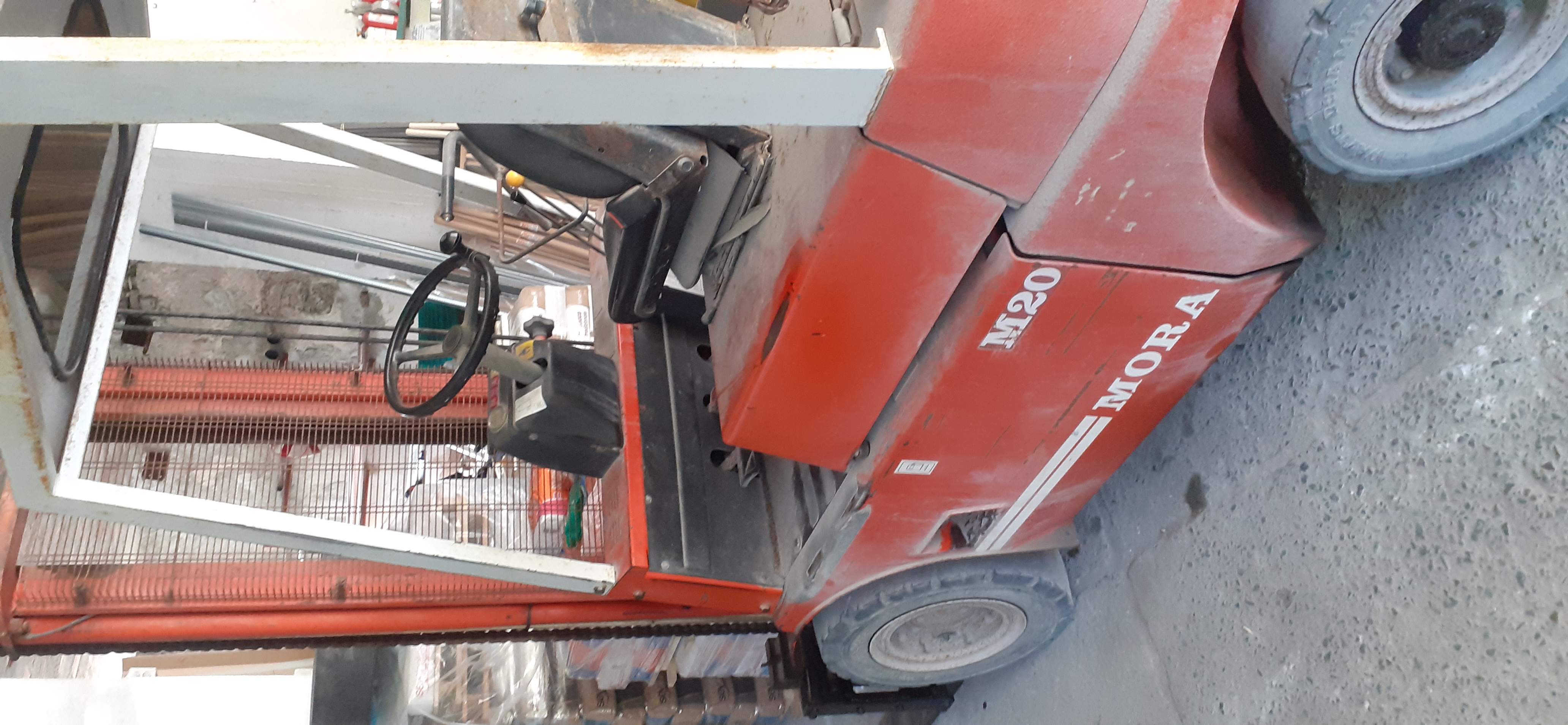 Carrelli elevatori in vendita