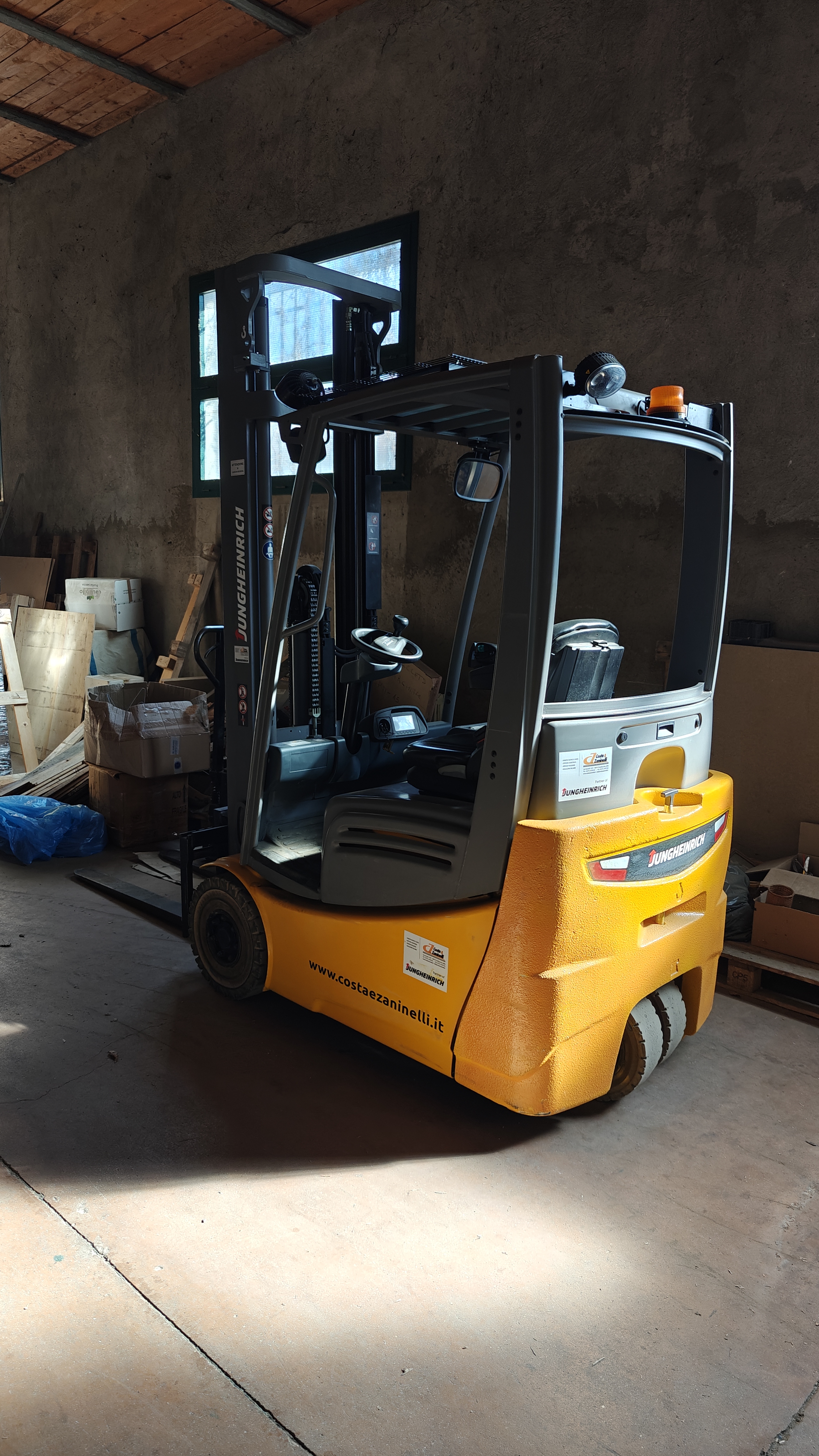 CARRELLO ELEVATORE Jungheinrich EFG 215 in vendita - foto 2