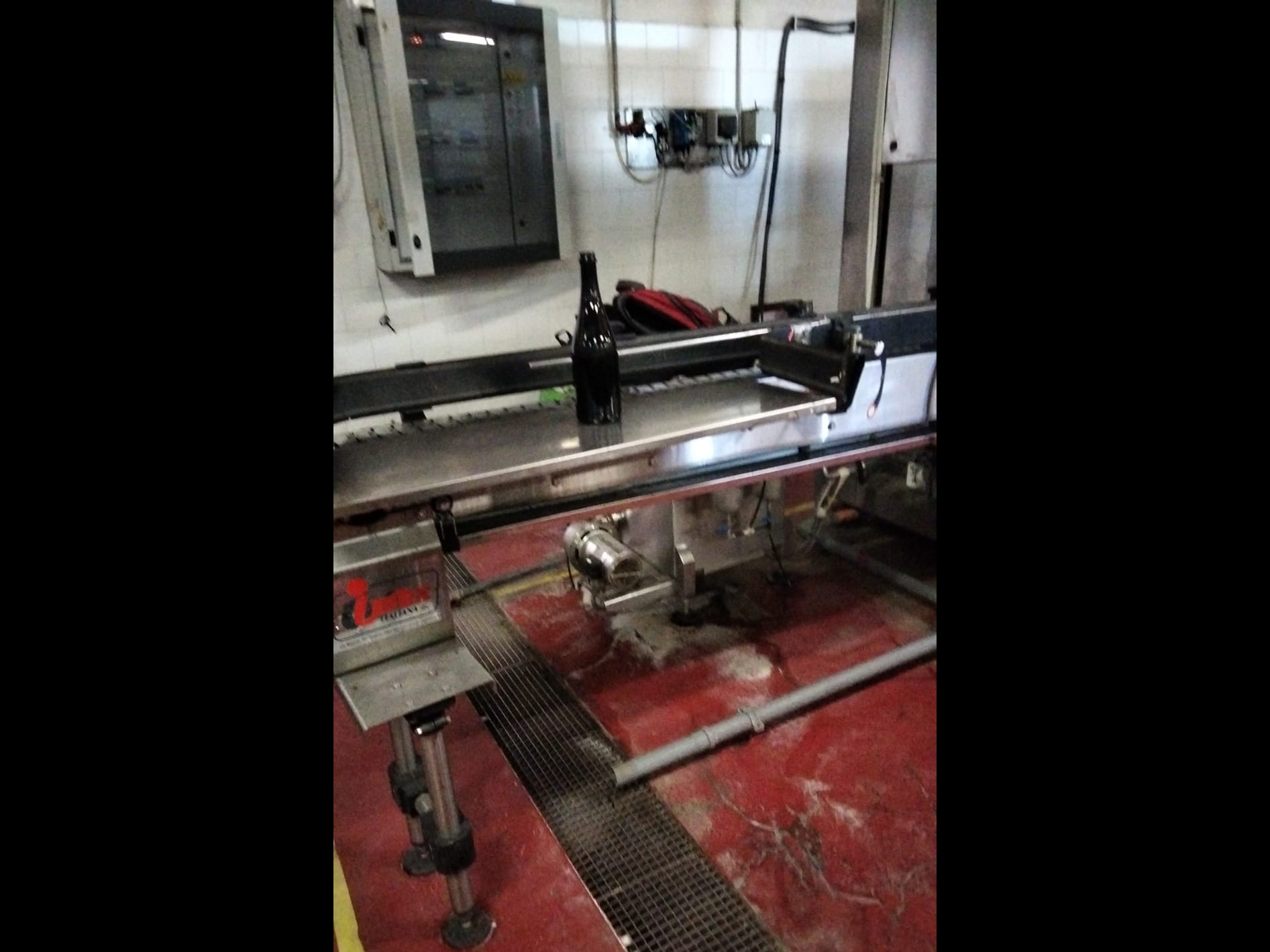LC547 Linea di imbott. per vino fermo 2000 bph usata  in vendita - foto 4