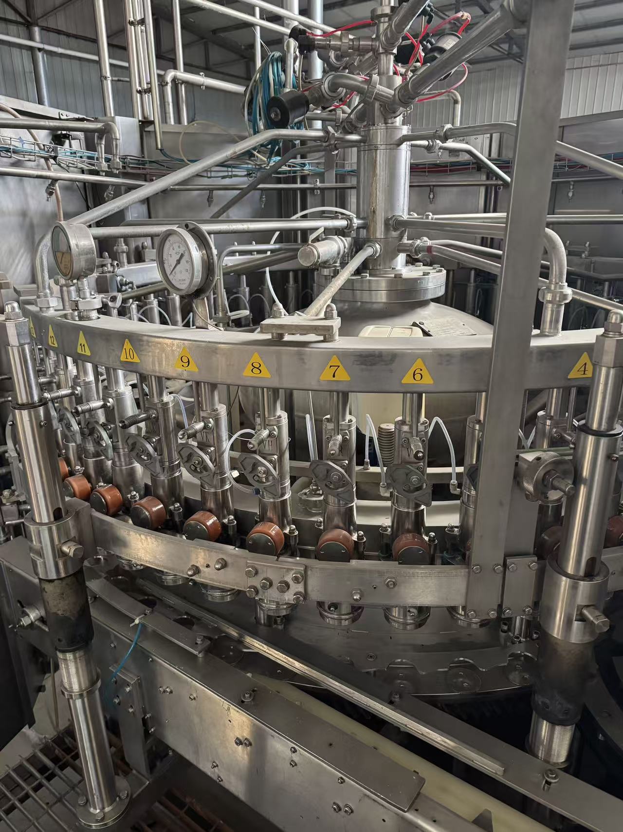 LC644 Linea di riempimento lattine SIG x CSD 30000 BPH in vendita - foto 7