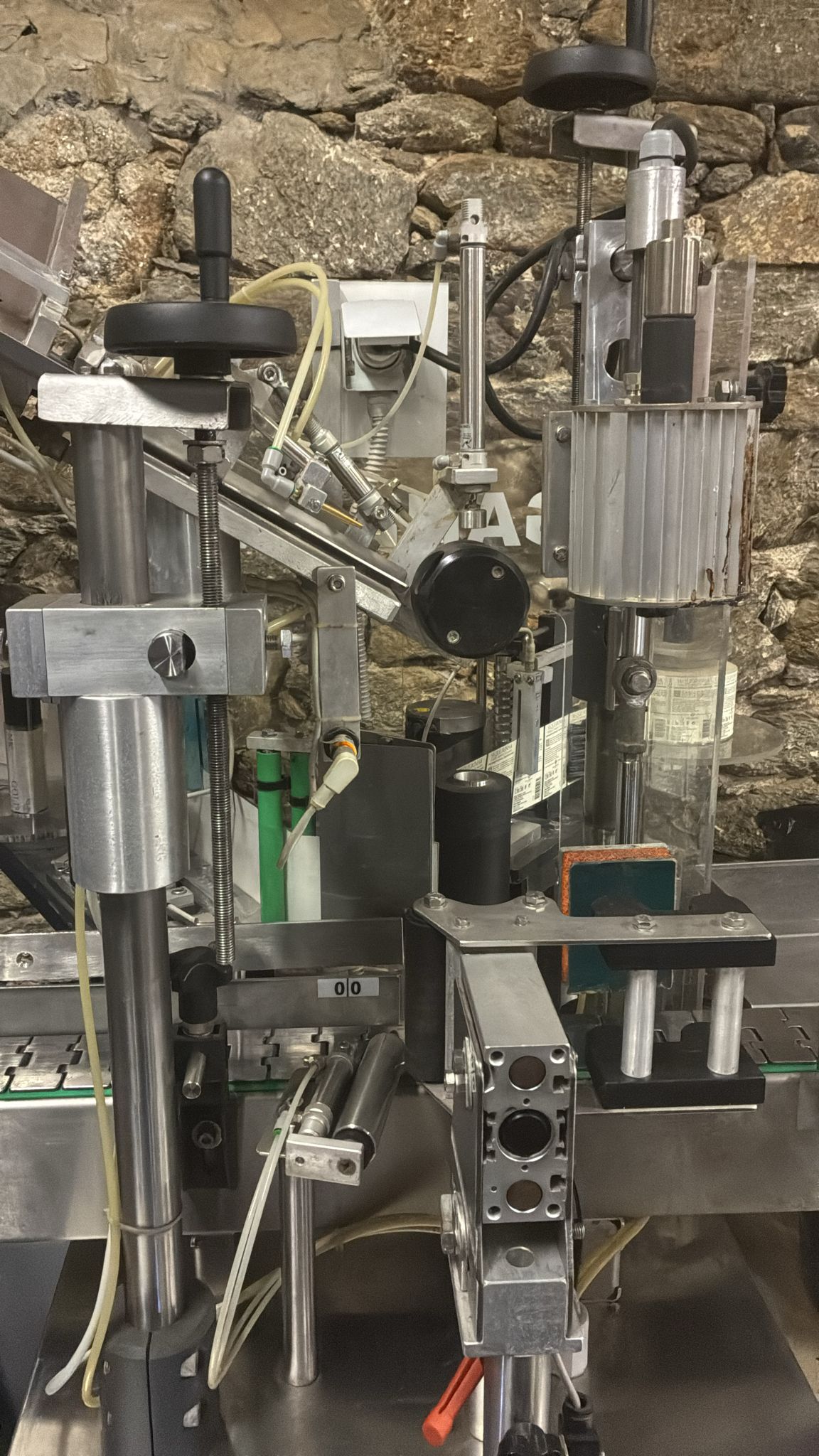 ET228 Etichettatrice usata OMB con capsulatore 1200 bph in vendita - foto 8