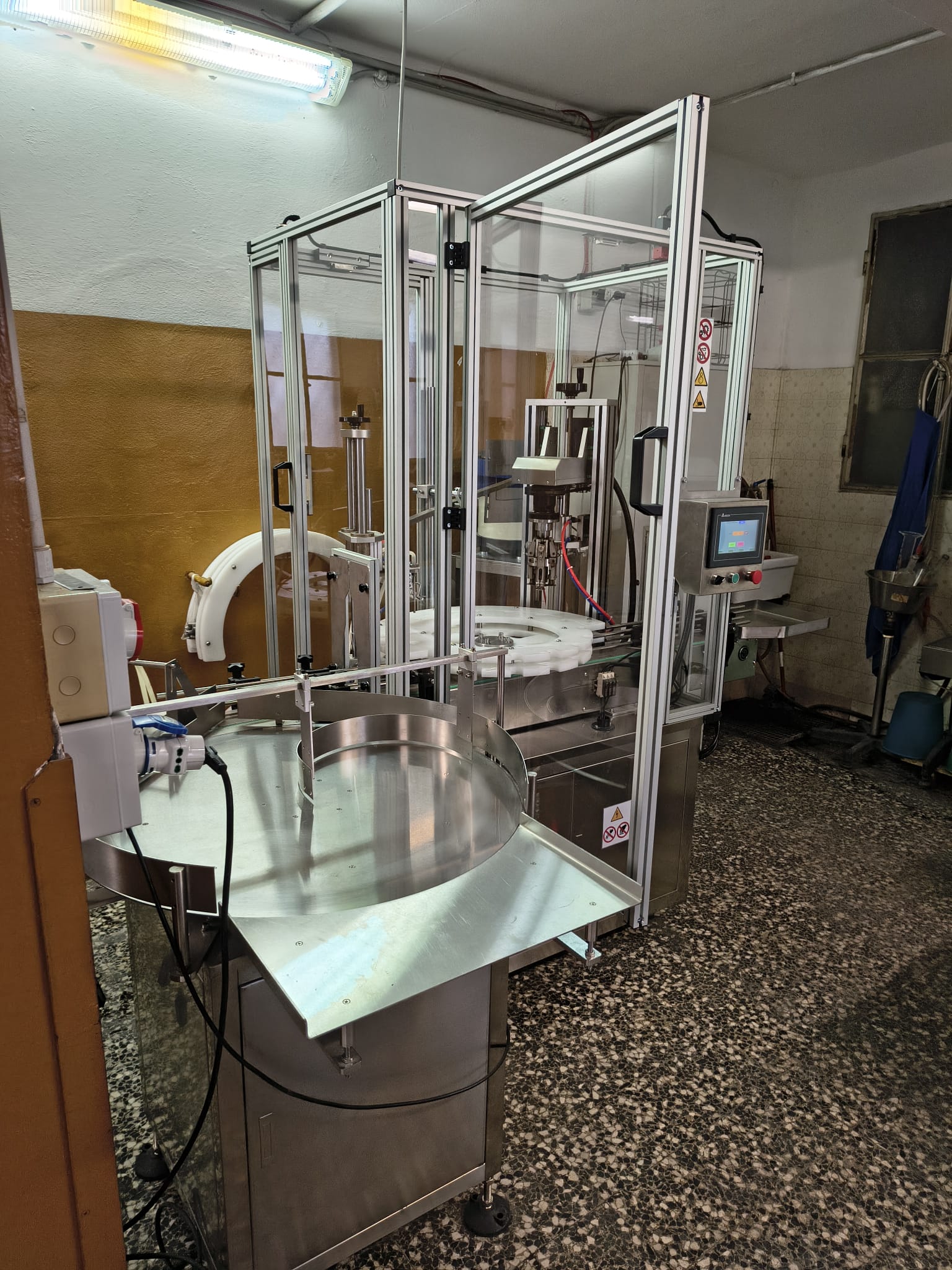 M320 Monoblocco riempimento usato X distillati 1000 BPH in vendita - foto 4