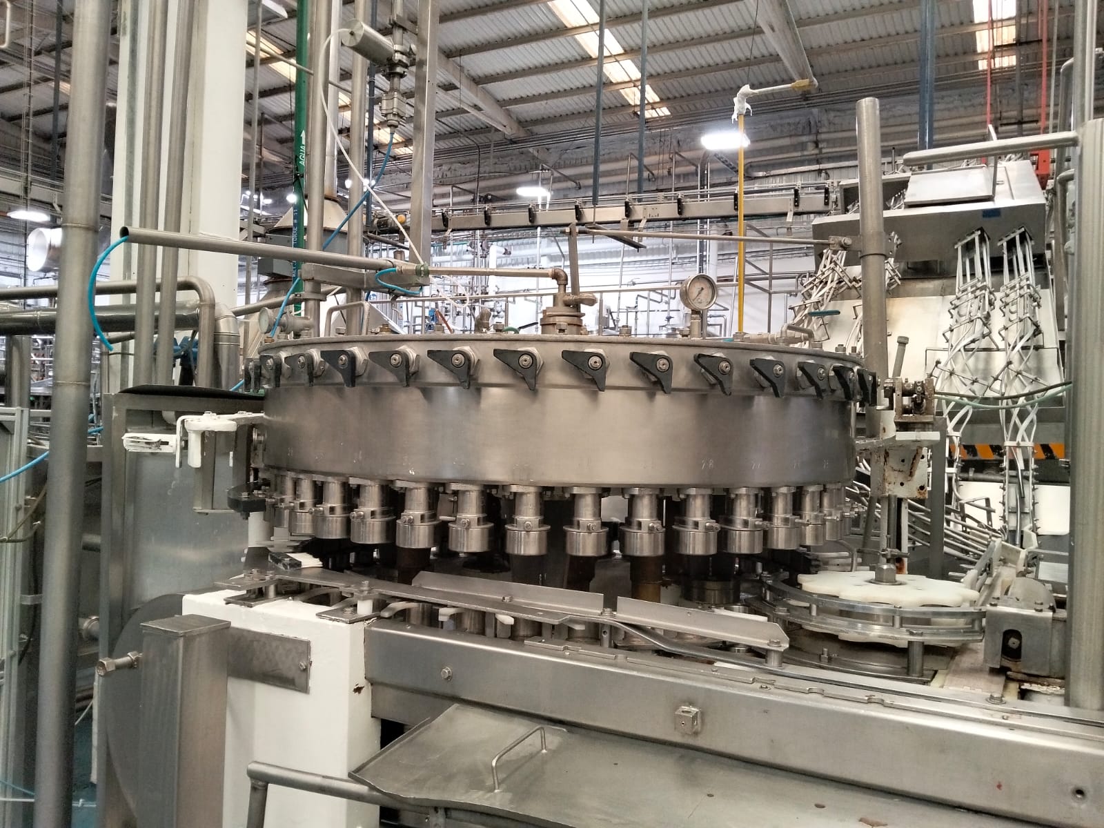 M338 Monoblocco riempimento lattine usato Crown Bevcorp in vendita - foto 6