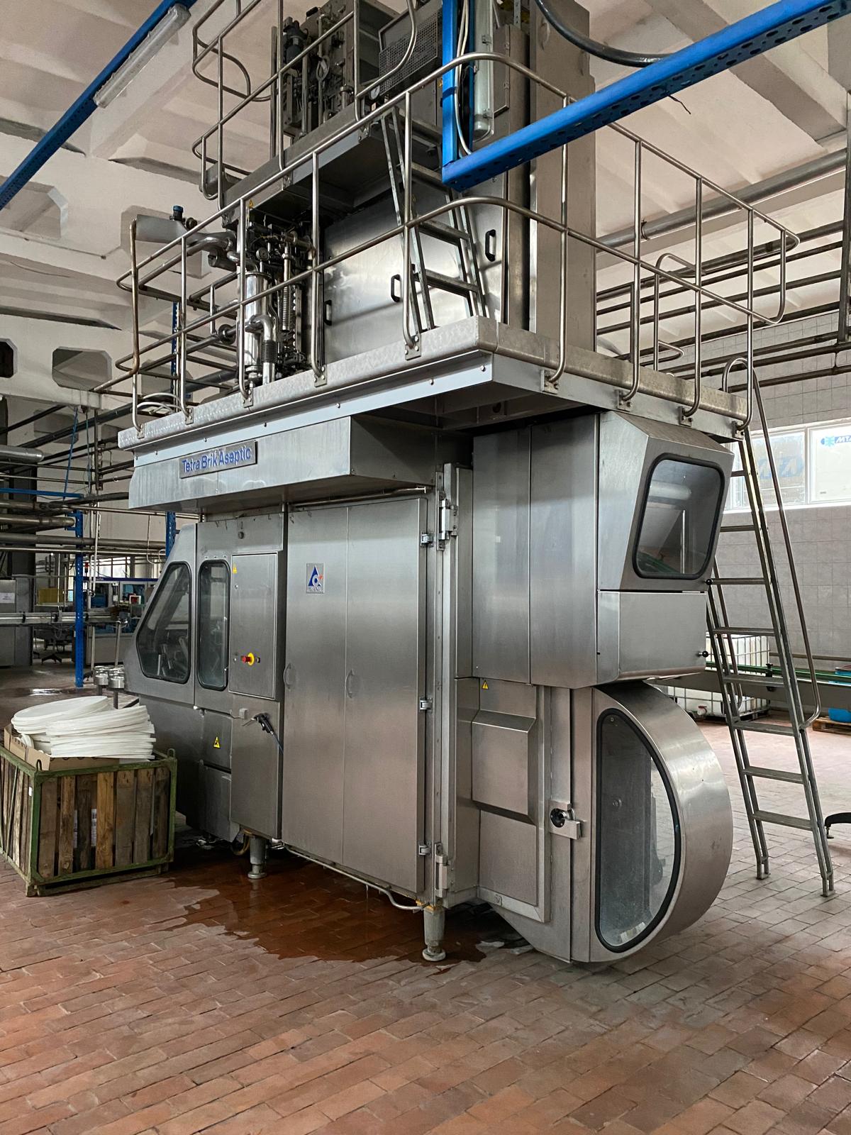 LC619 Linea di riemp. Tetra Pak TBA-8 SQ 1000 ml usata in vendita - foto 1