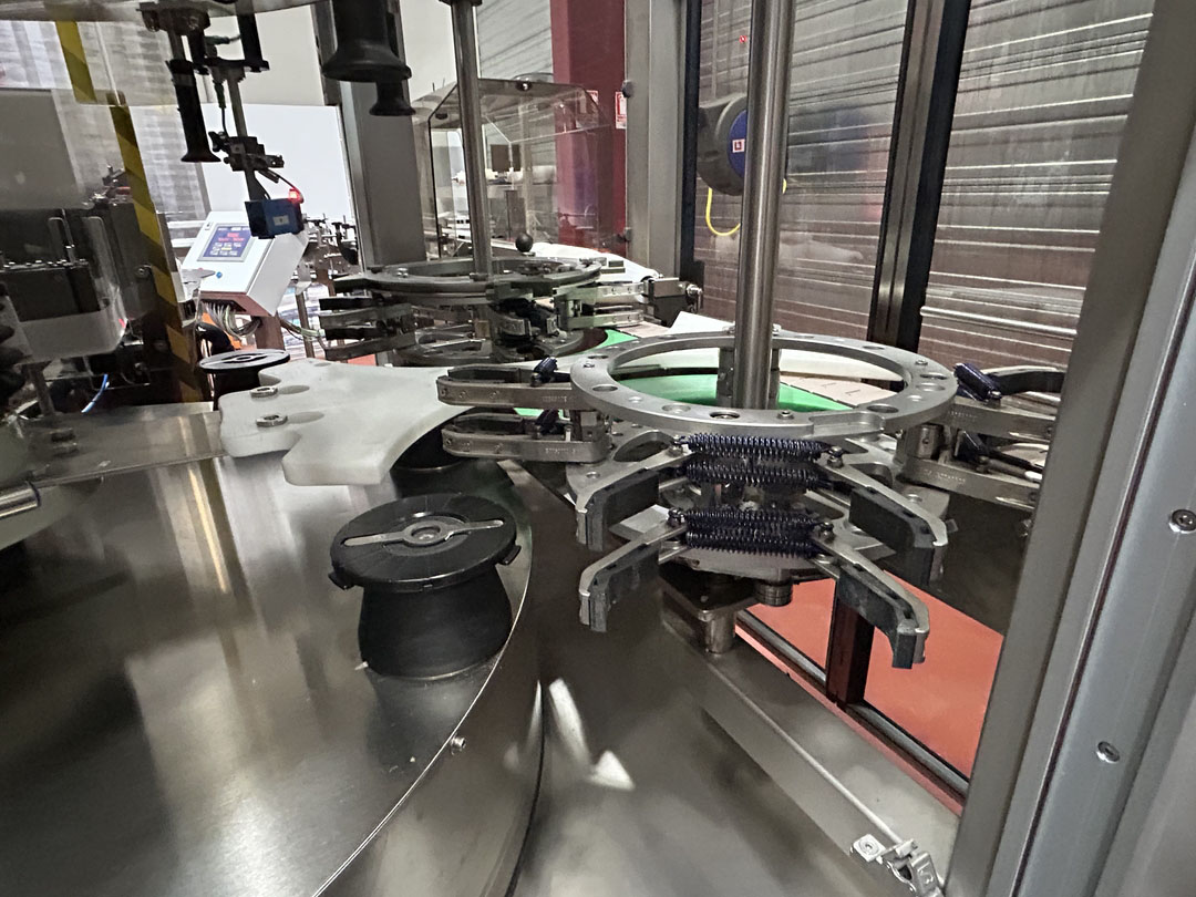 LC553 Linea di imbott. usata spumante e vino fermo 4000 in vendita - foto 10