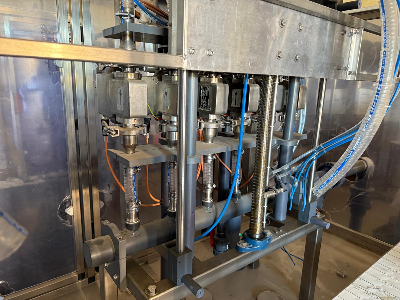R80 Riempitrice lineare usata – 3000bph  in vendita - foto 2