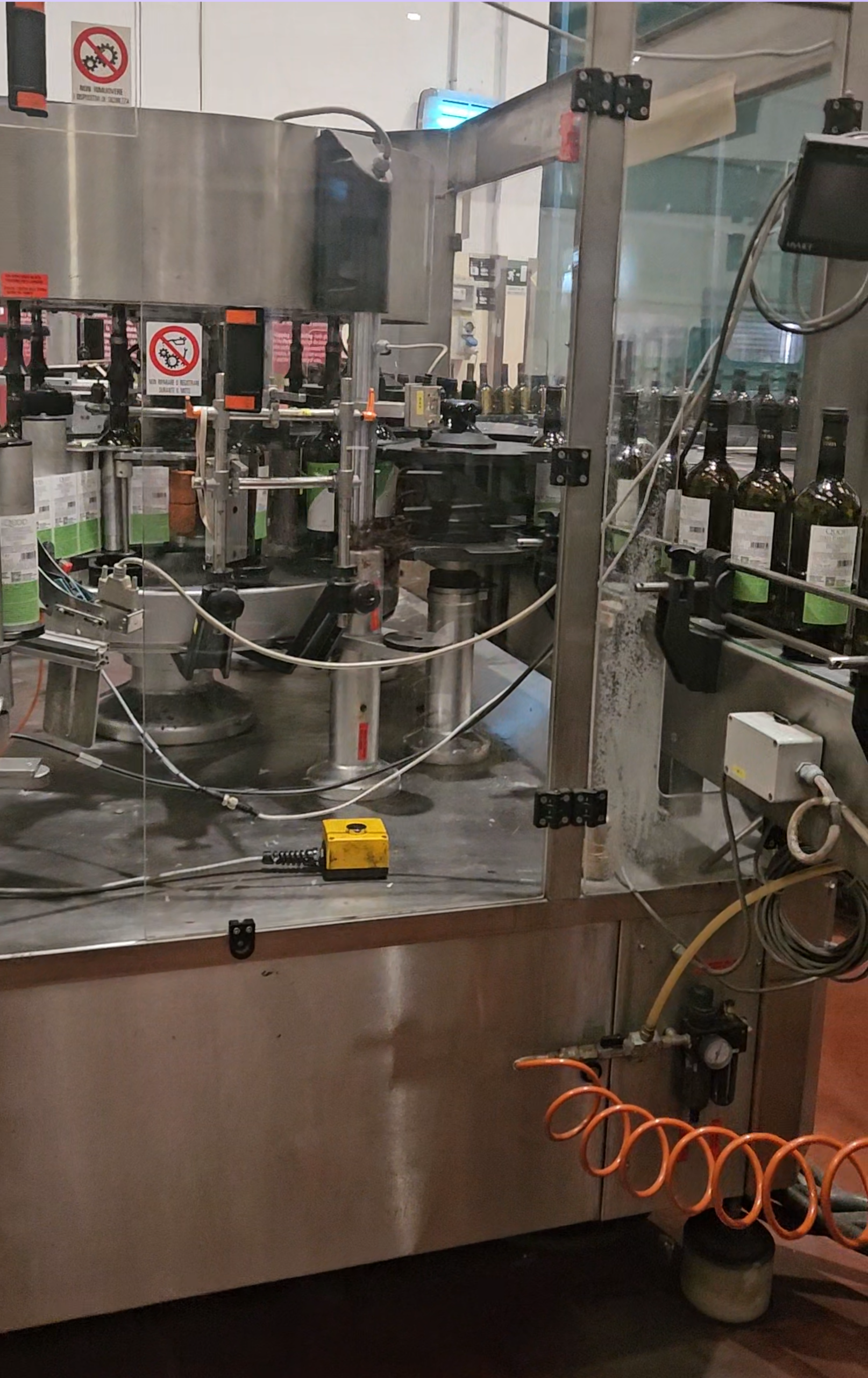 LC597 Linea completa usata per vino fermo - 8000 BPH in vendita - foto 3