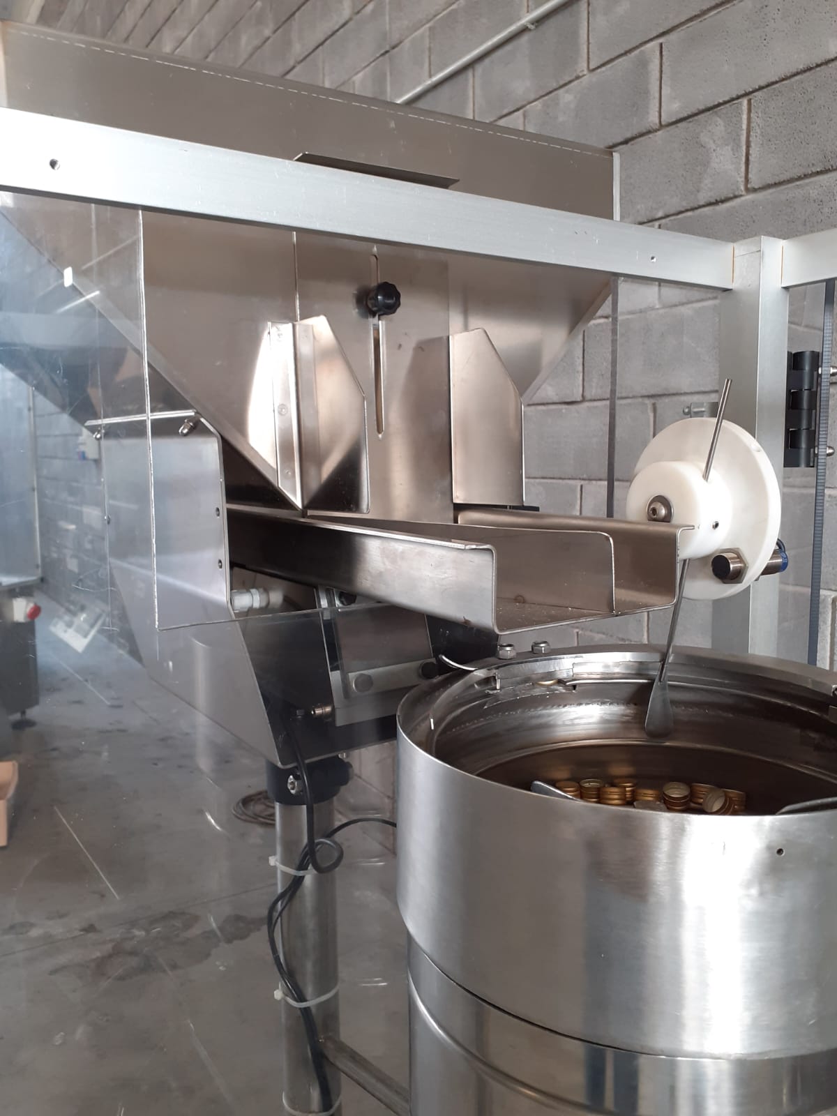 TP122 Tappatrice ONAF usata per cosmetici 2000 bph in vendita - foto 4