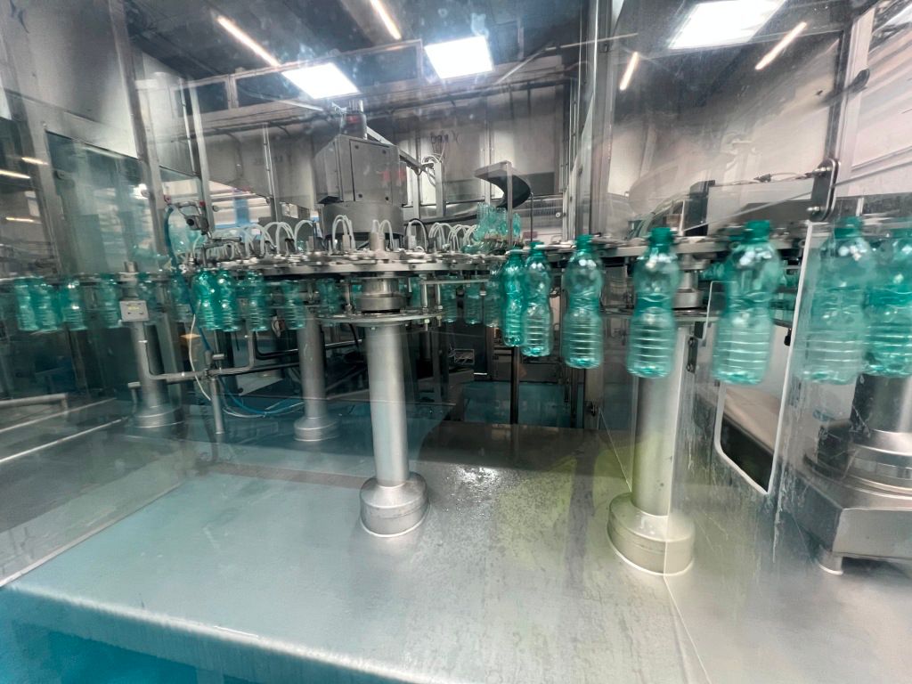 M316 Triblocco KRONES usato acqua frizzante 25000 BPH in vendita - foto 9