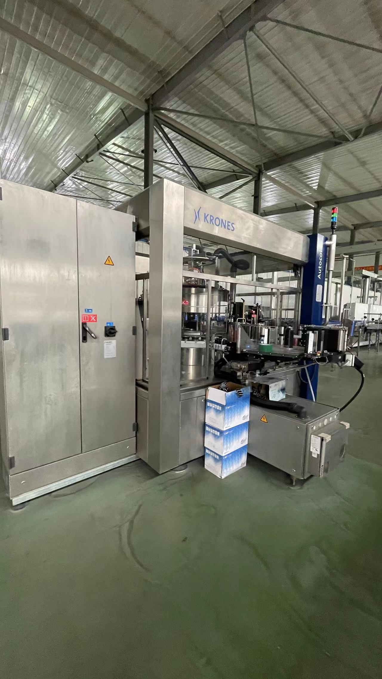 LC644 Linea riempimento usata Krones x CSD vetro 36000  in vendita - foto 2