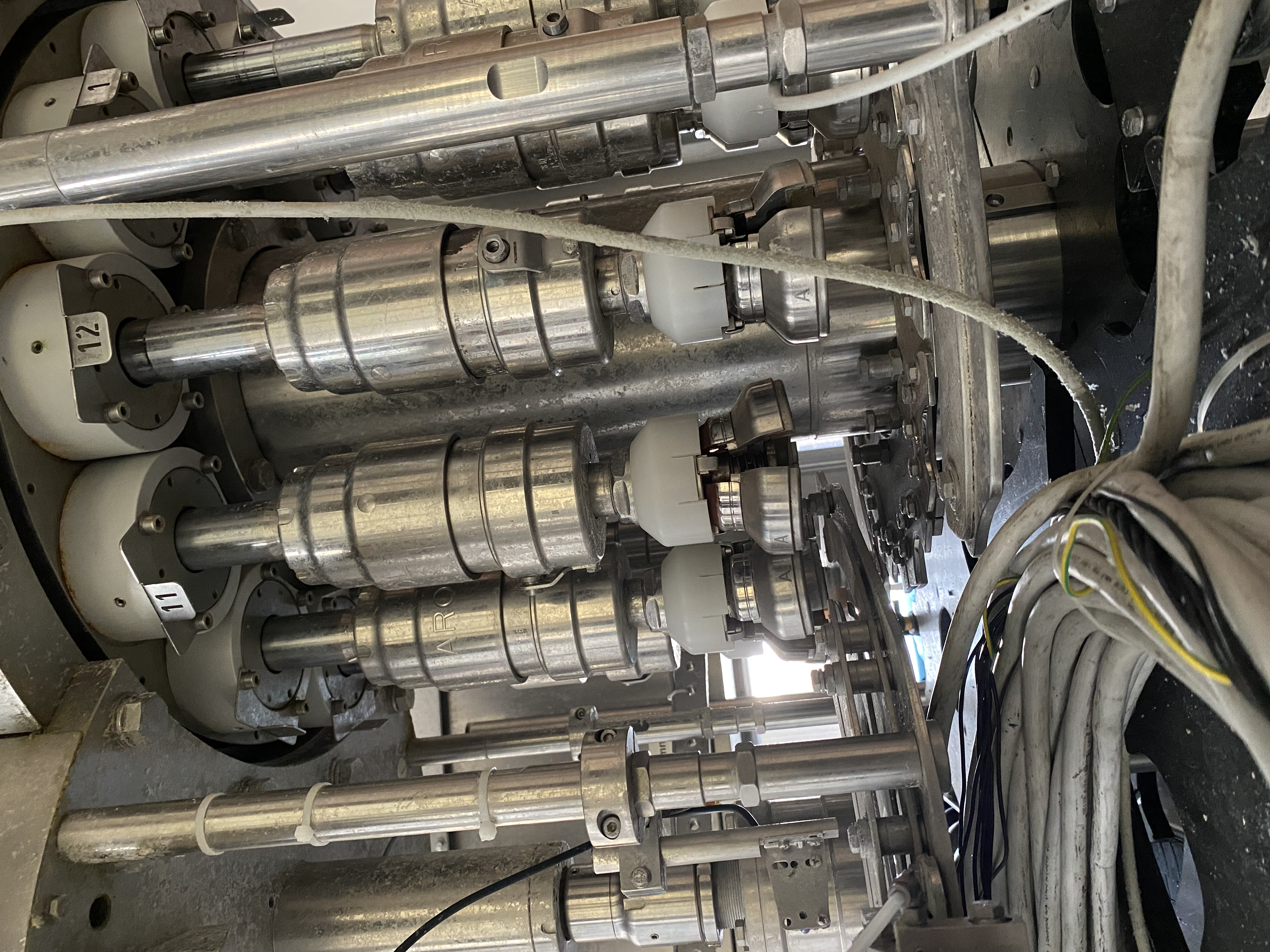 TP115 Tappatrice AROL usata 12 teste 24000 bph in vendita - foto 5