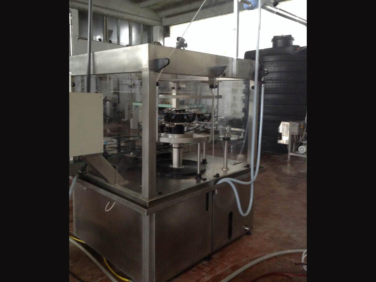  LC565 Linea di riempimento usata per acua - PET 5L   in vendita - foto 5