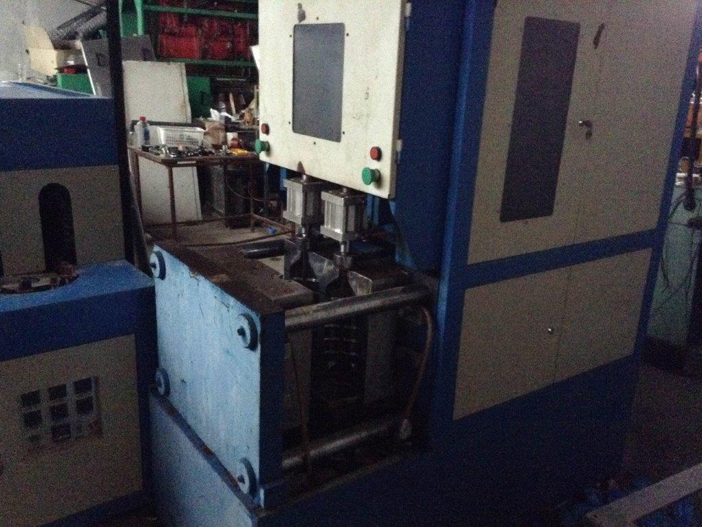  LC565 Linea di riempimento usata per acua - PET 5L   in vendita - foto 2