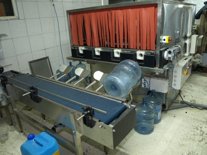 LC618 Linea imbottigliamento automatica usata 18,9L  in vendita - foto 3