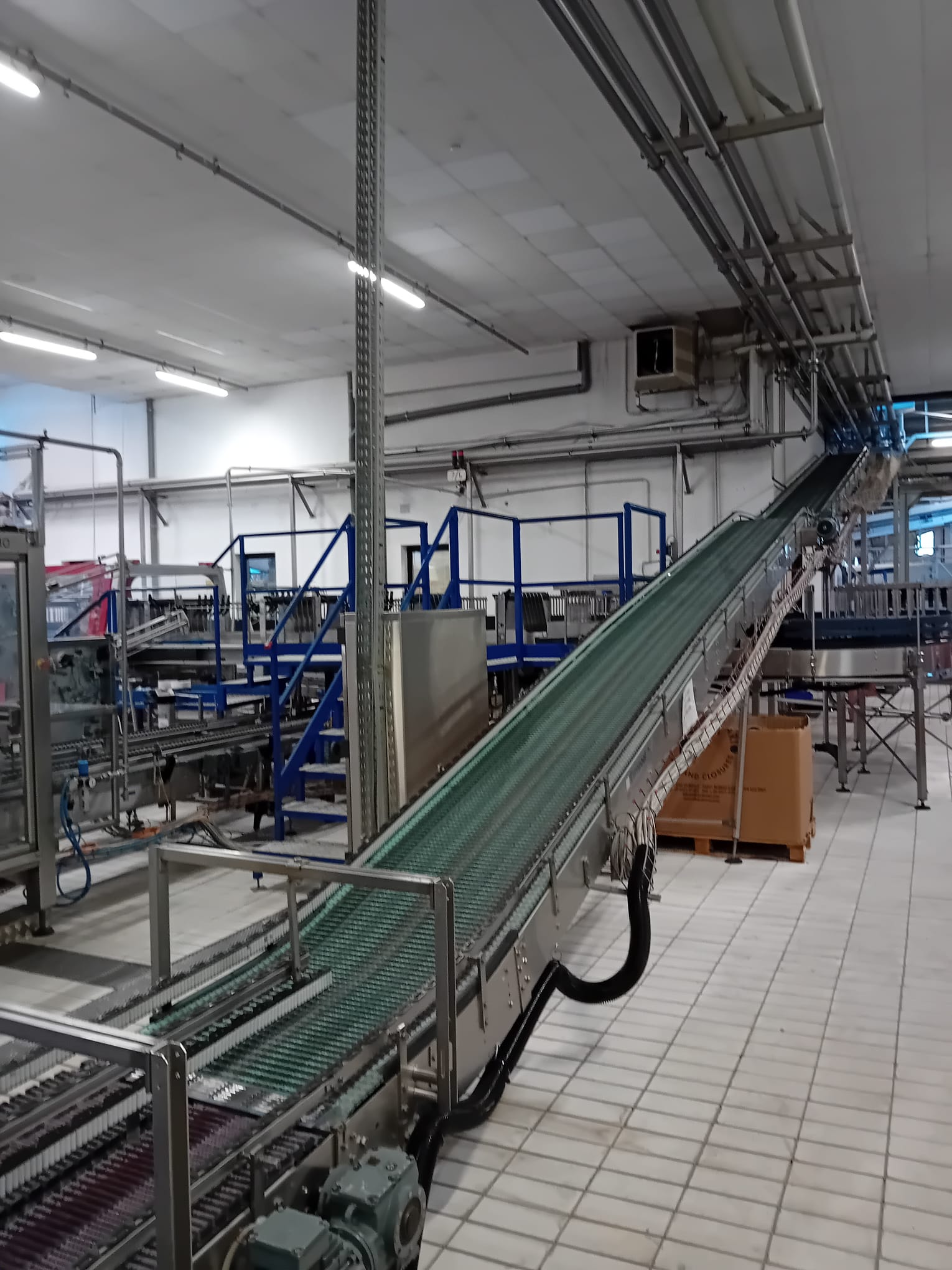 LC624 Linea di imbott. usata KRONES  acqua - 32.000 BPH in vendita - foto 4