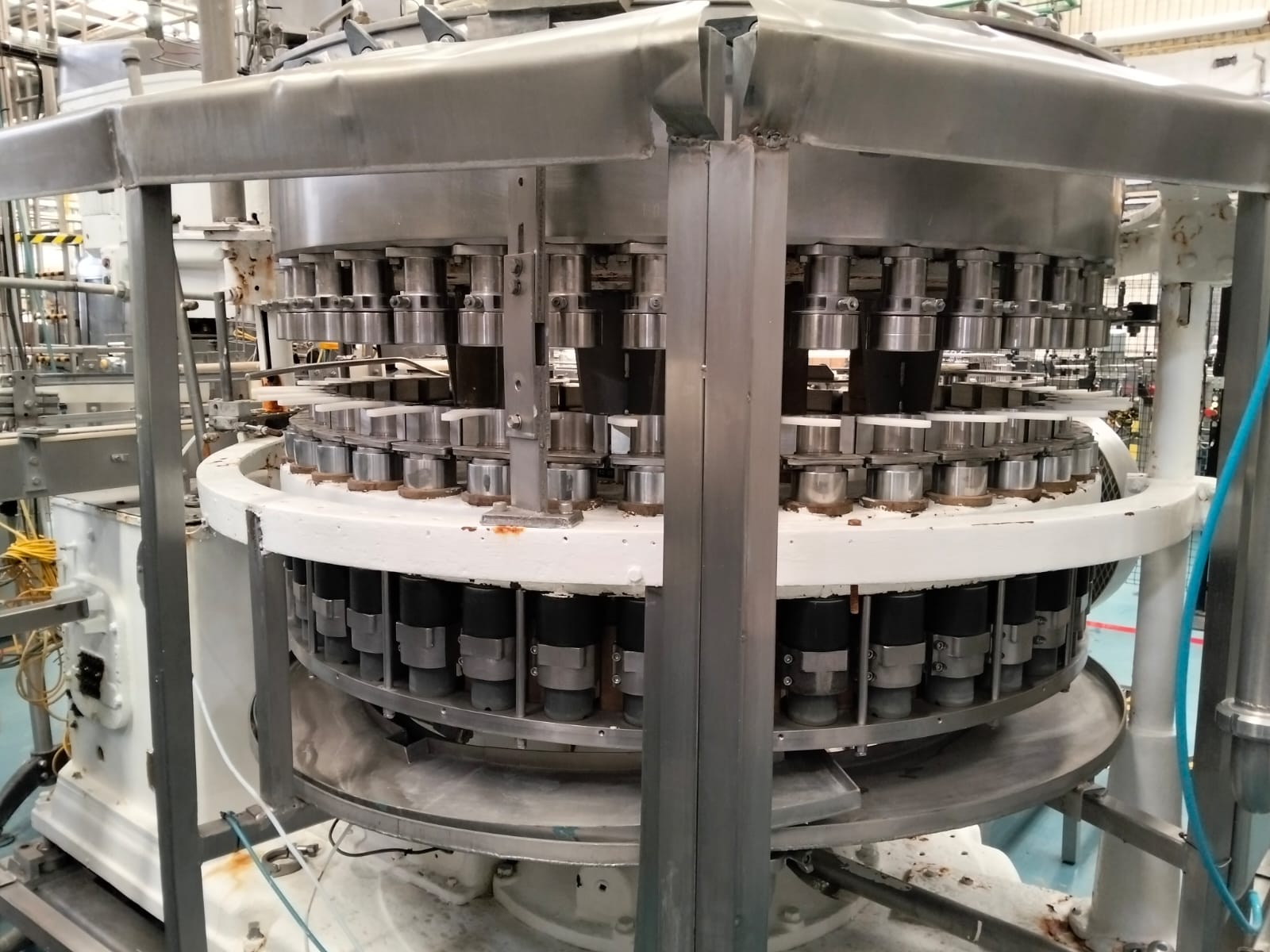 M338 Monoblocco riempimento lattine usato Crown Bevcorp in vendita - foto 2